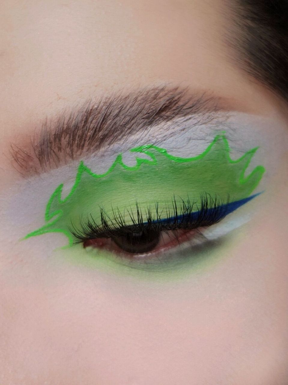 超级折磨人的彩绘线条眼妆合集  平均每个眼妆都得画两小时以上 累人