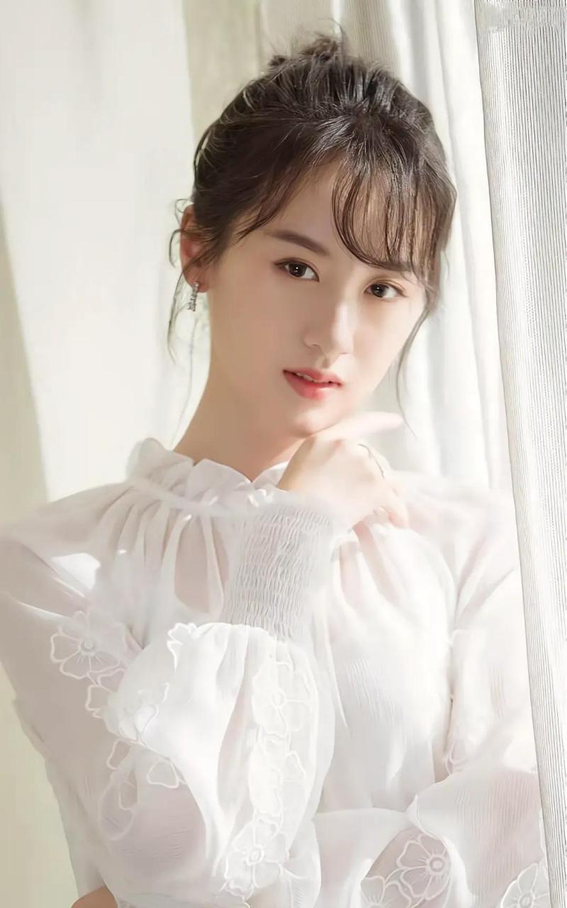 袁冰妍 出生:1992年上海 职业:影视演员 身高:167cm   #娱乐