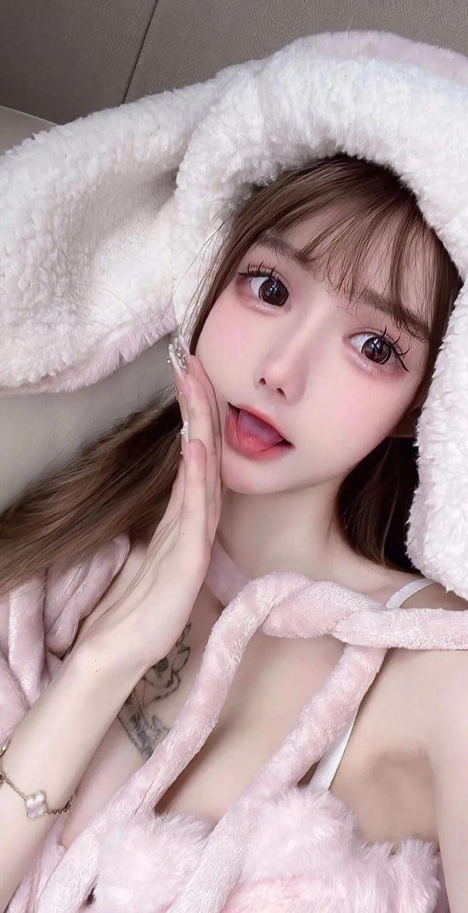 小姐姐图片:人间自是有情痴