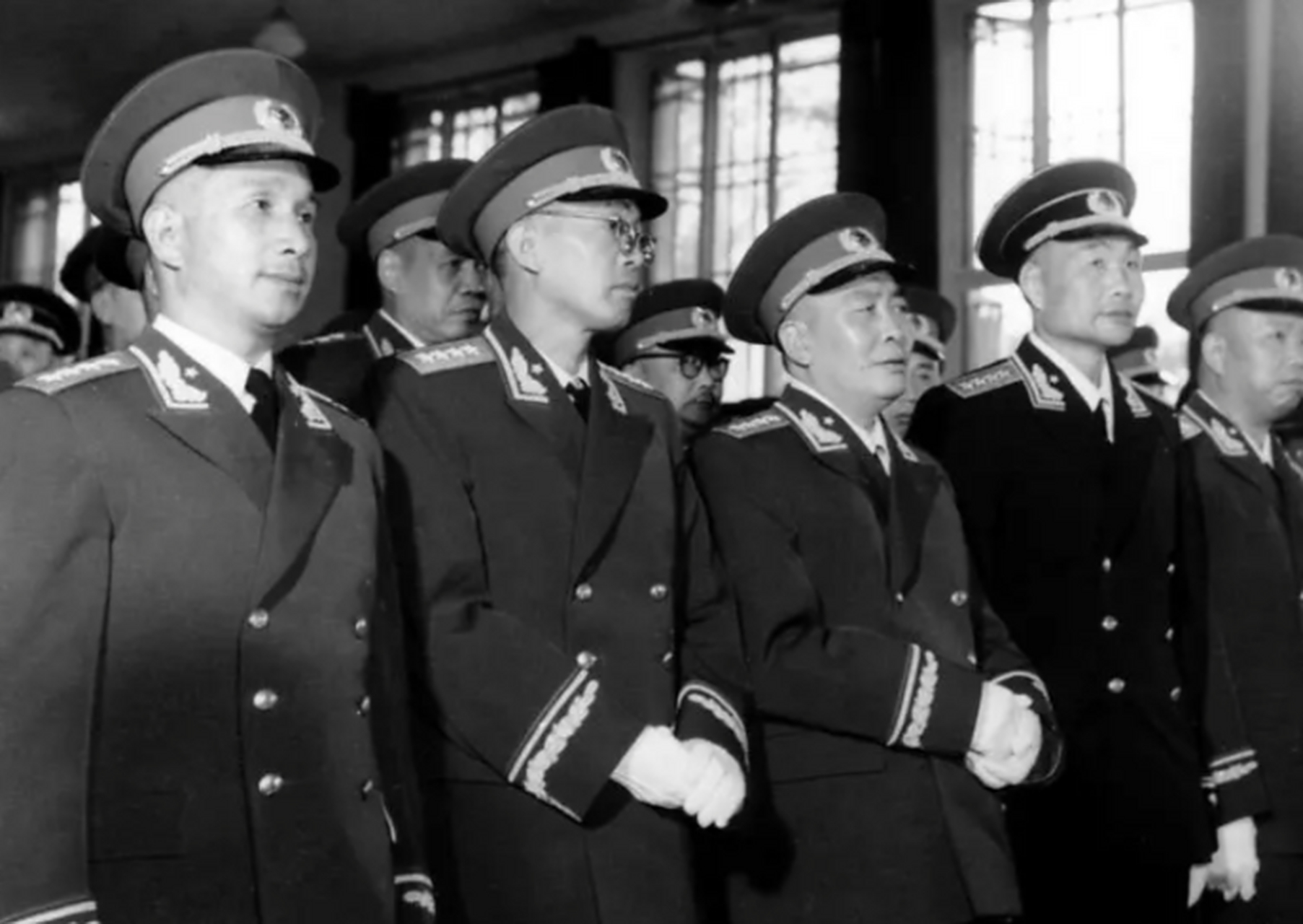 倪志亮,建国后被授中将军衔,荣获一级八一勋章,一级独立自由勋章,一级