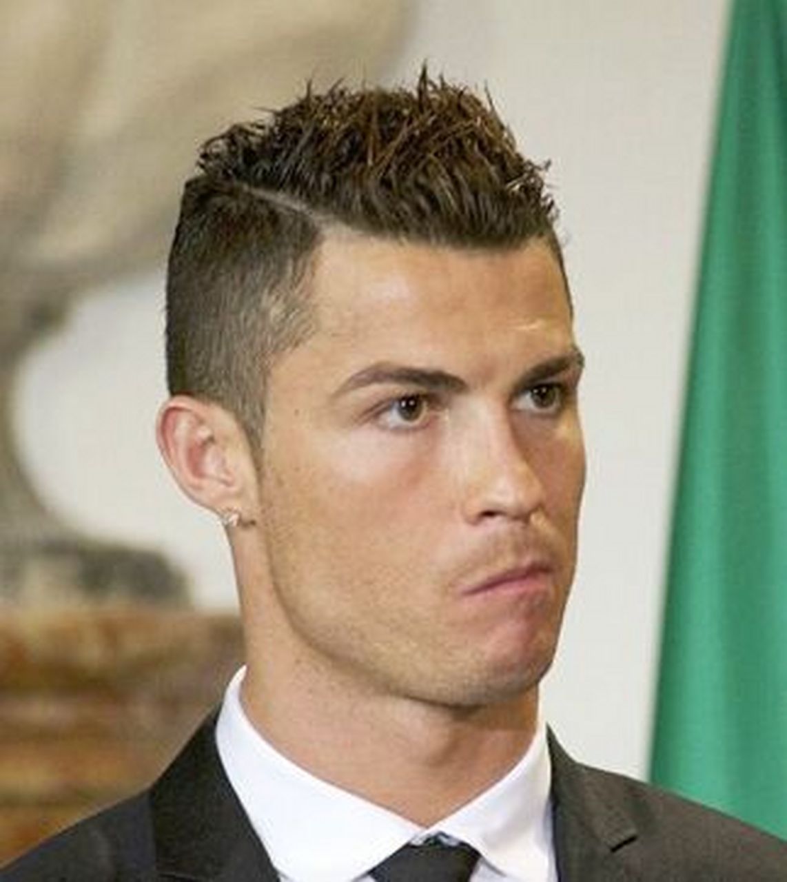 c罗晒自拍#  35岁的c罗依旧强劲,真的要加油啊!