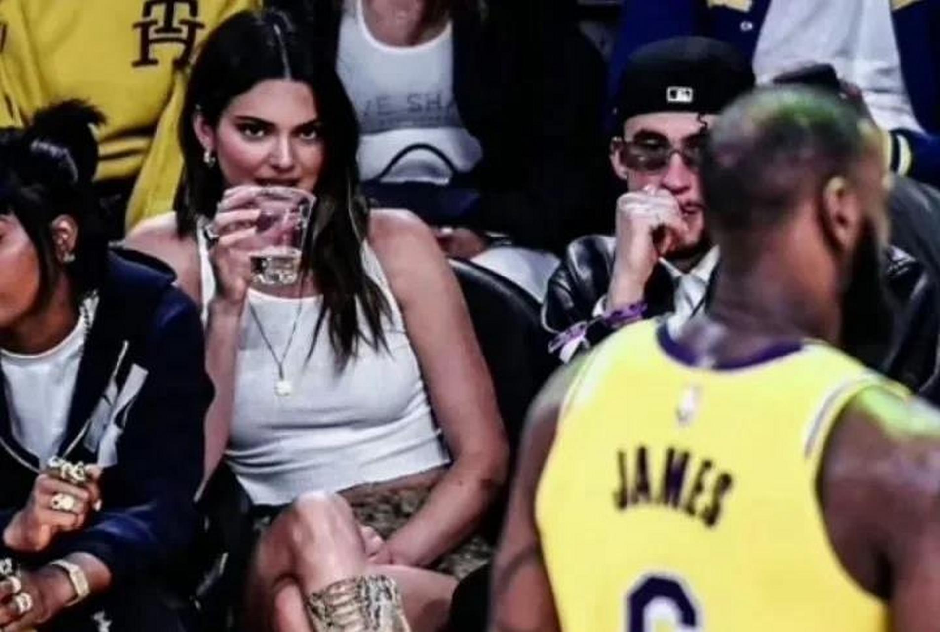 不用担心肯豆詹娜那快勾芡了的眼神,詹姆斯不吃她那一套.