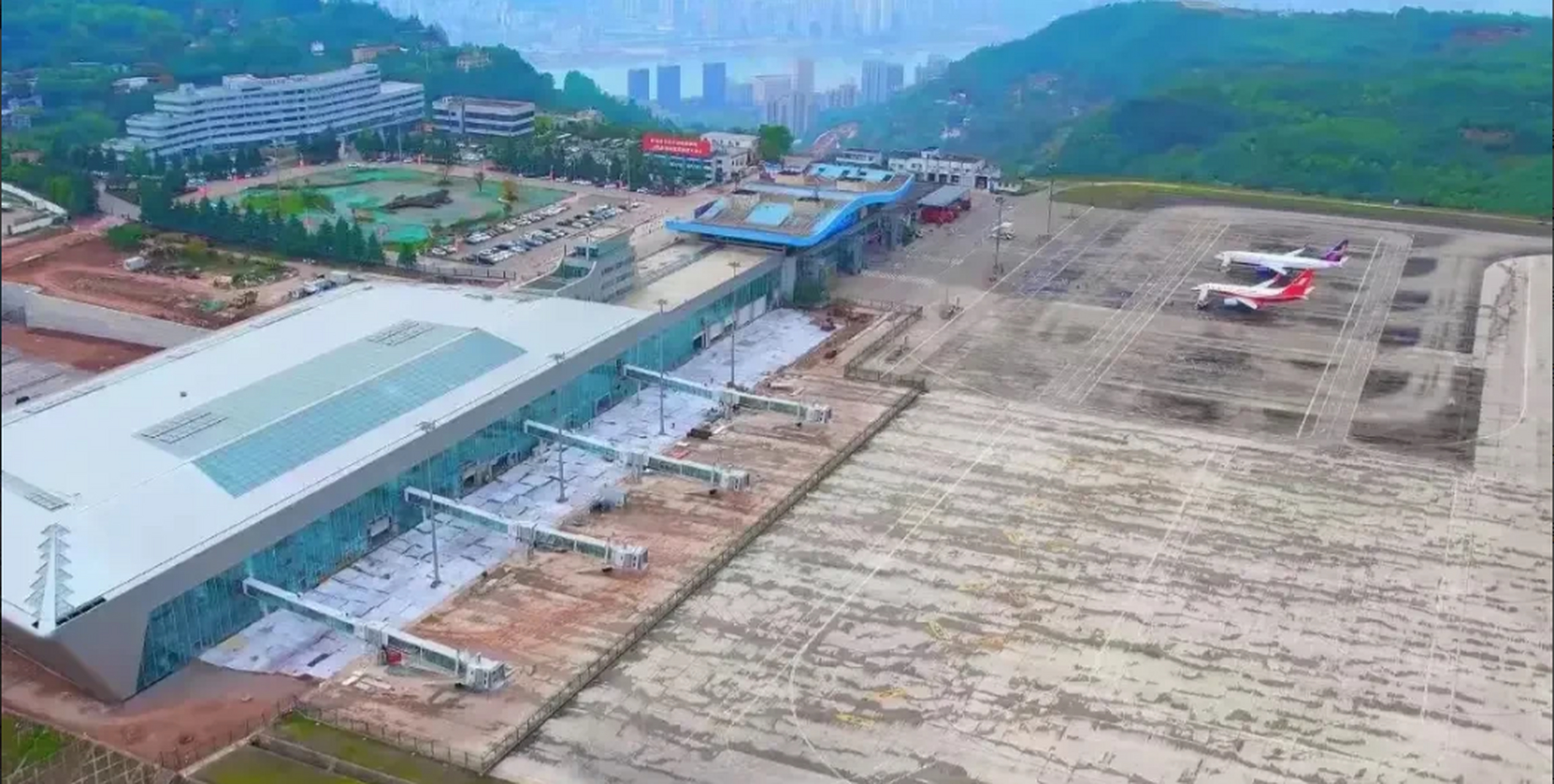 万州五桥机场t2的规模还是太小了,一直号称重庆第二大机场,而且还要