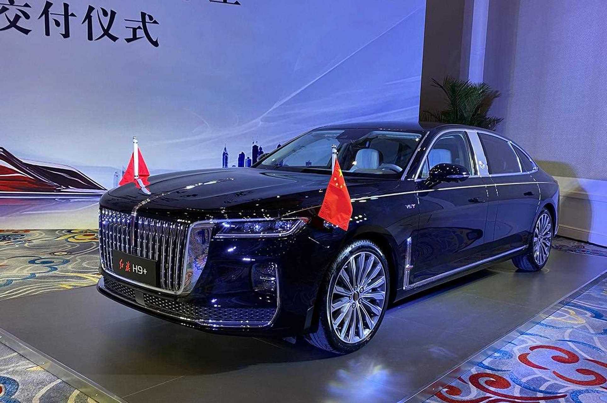 在外观上,红旗h9 限量版的整车尺寸为5337x1904x1493,轴距为3260mm.