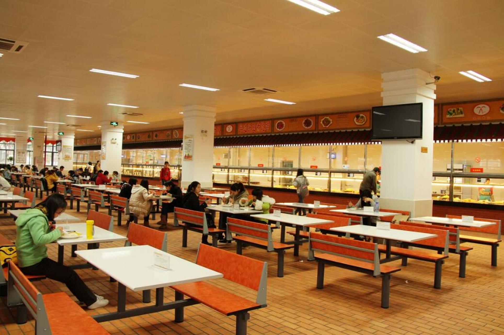 "鼠头鸭脖"涉事企业母公司,经营中国700多个高校食堂!