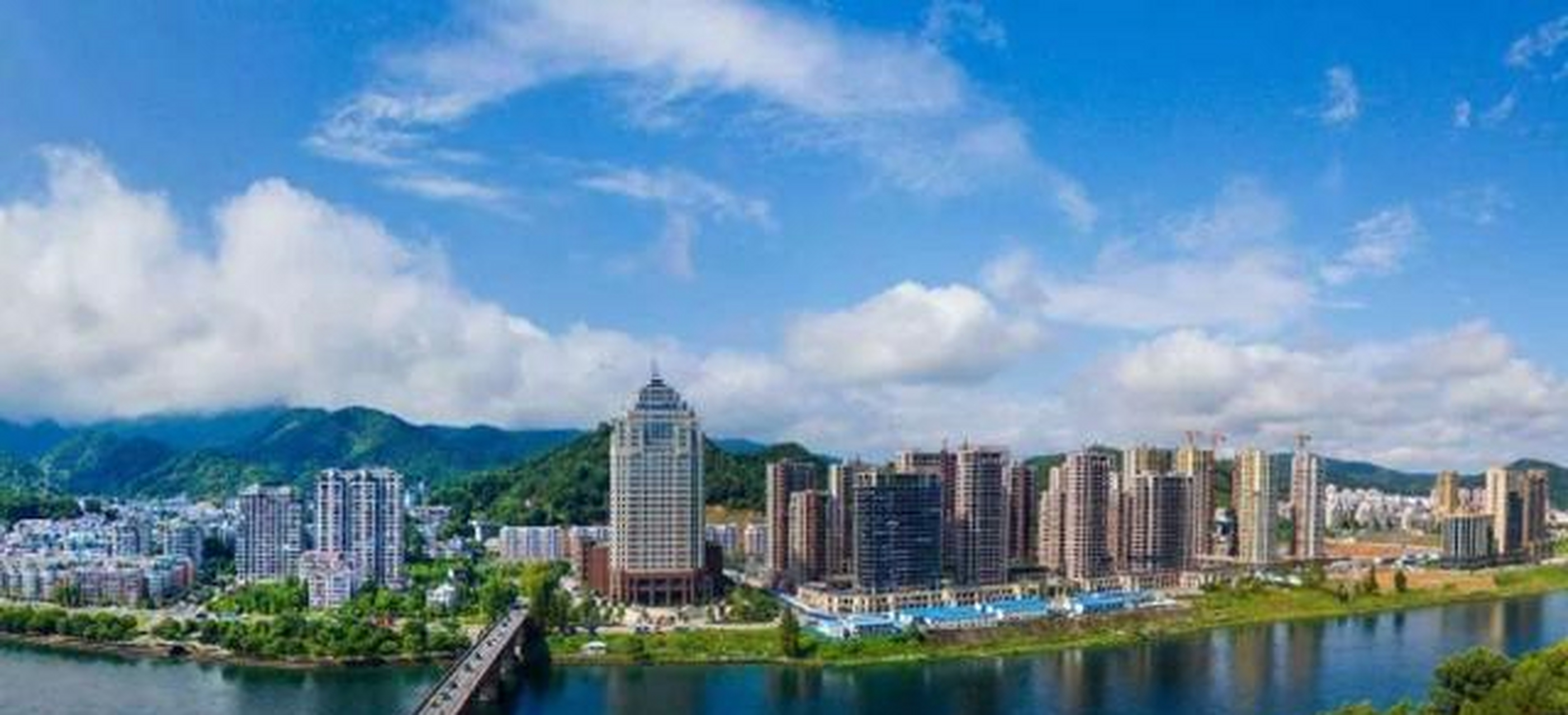 这个首批享有赞誉的城市就是建德市,虽然它只是杭州的一个下辖县级市