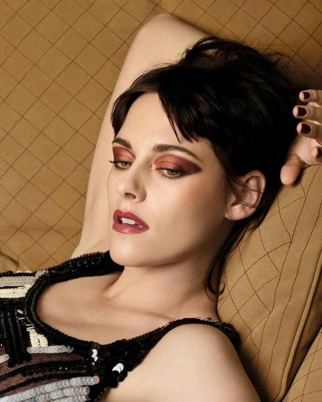 "人间扳手"kristen stewart克里斯汀·斯图尔特演绎chanel秋季彩妆大