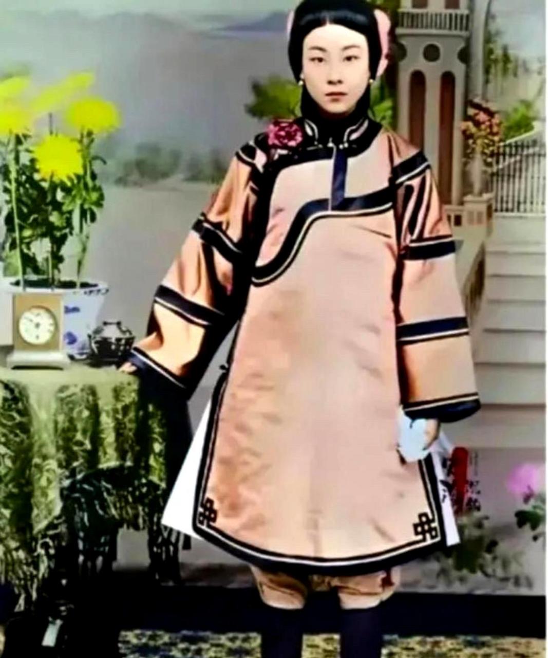 弘一法师让青楼女子杨翠喜出家为尼,修行佛法.