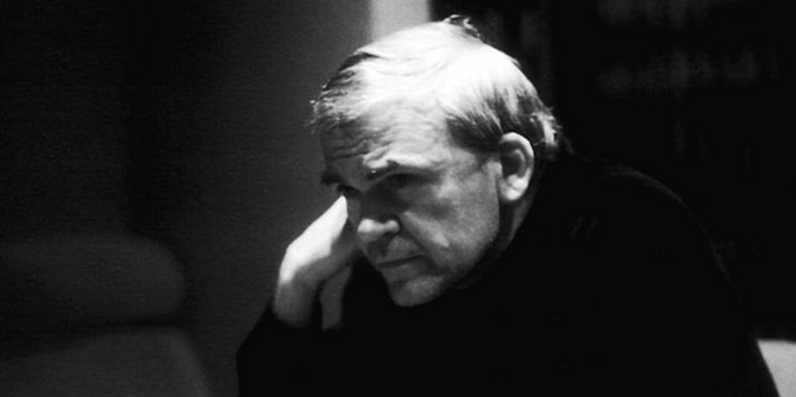 米兰昆德拉最经典的句话  在理解之前就评判是人们天生的,难以遏制的