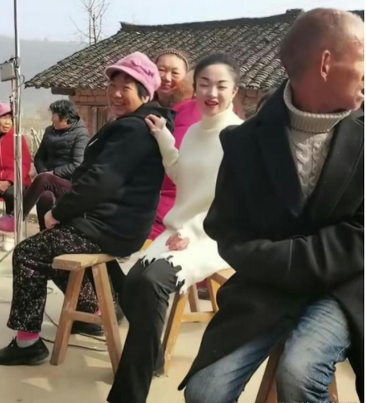 怎么看着大爷一脸的嫌弃样![左捂脸]