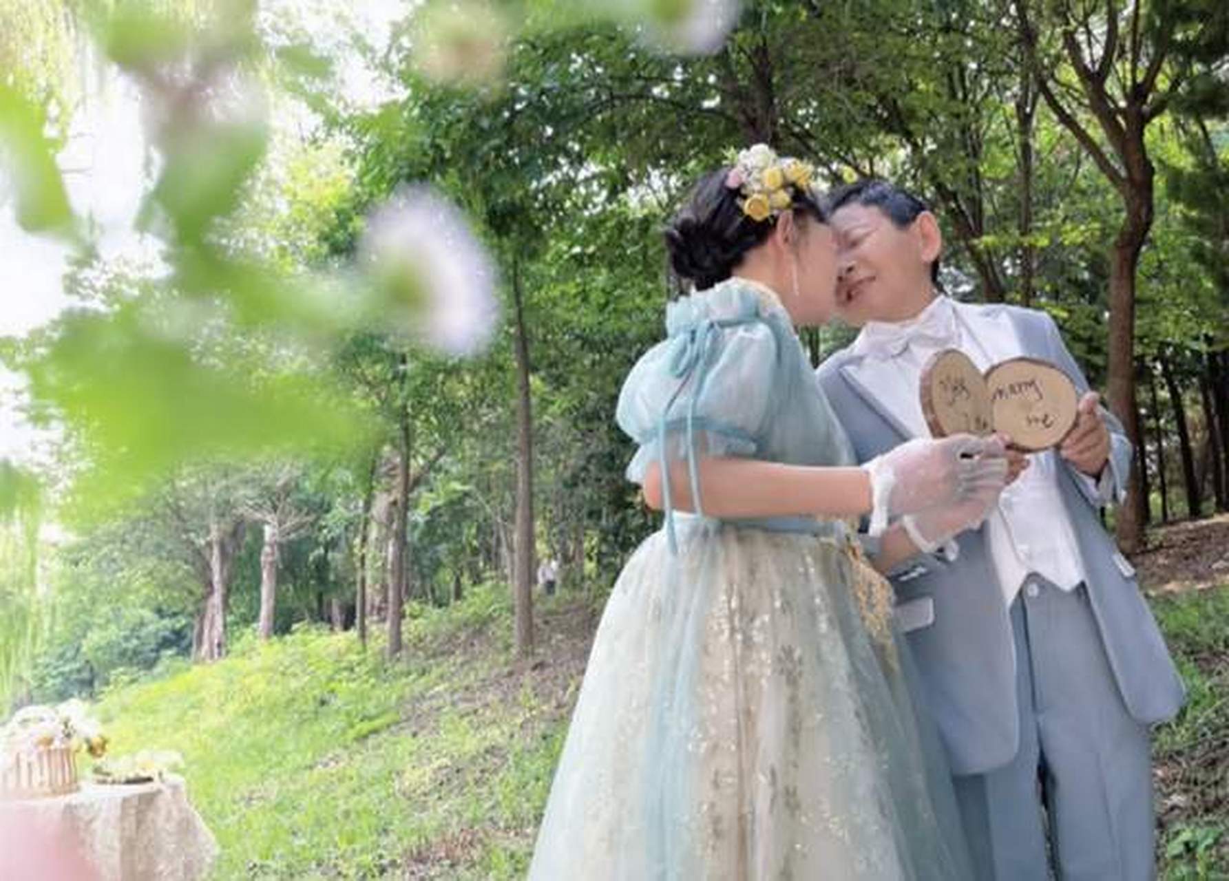 3米的放羊娃龙哥官宣结婚,妻子娇小可爱非常般配