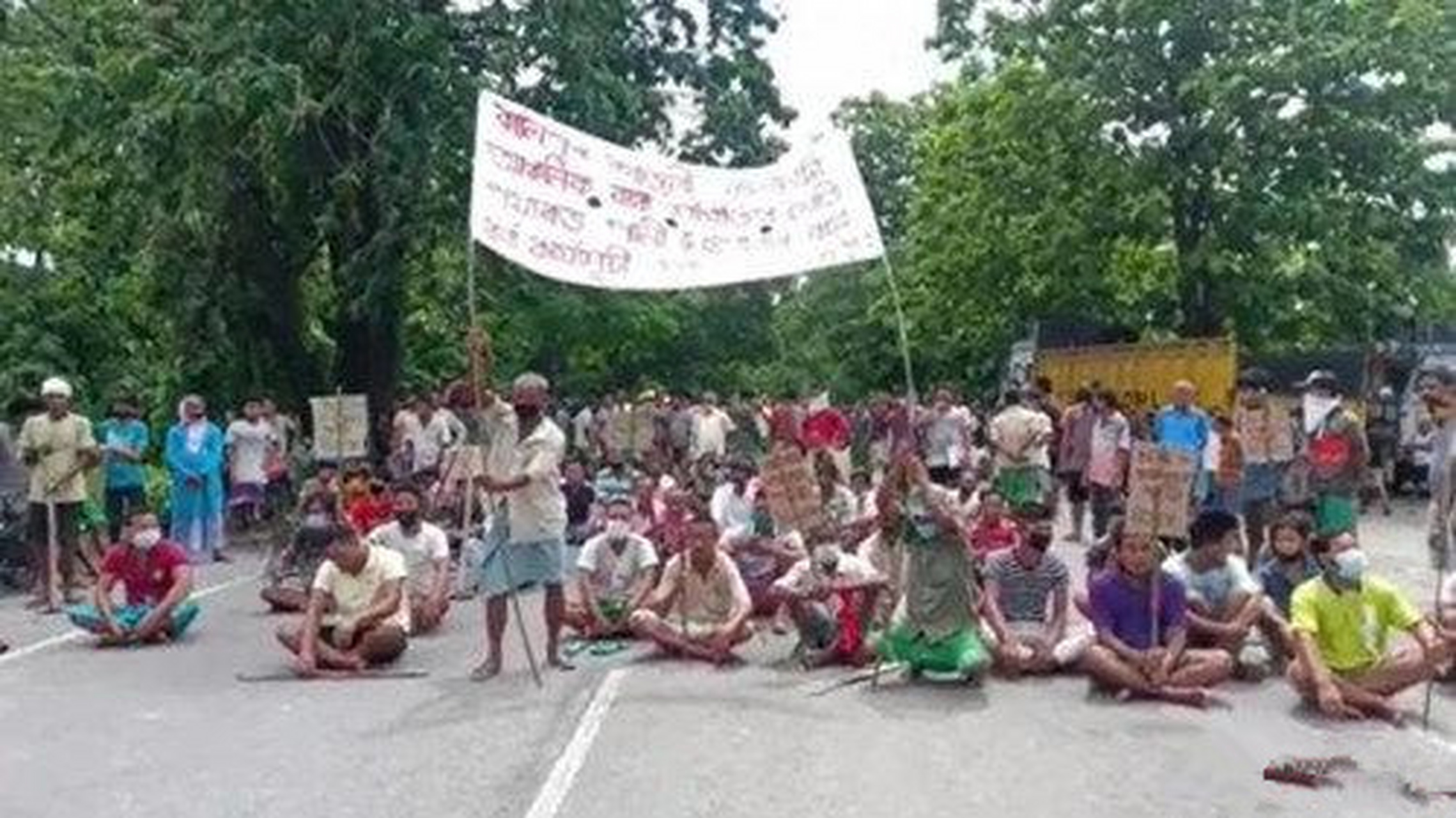 多家印媒报道,不丹近期因新冠疫情封锁了边境,不但让印度农民无法入境