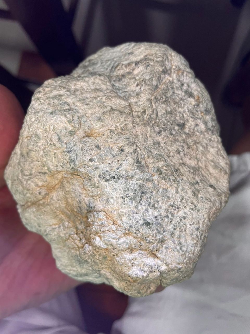 点击头像看直播# #翡翠原石#2公斤老坑木那包浆皮高冰脱沙料,料子