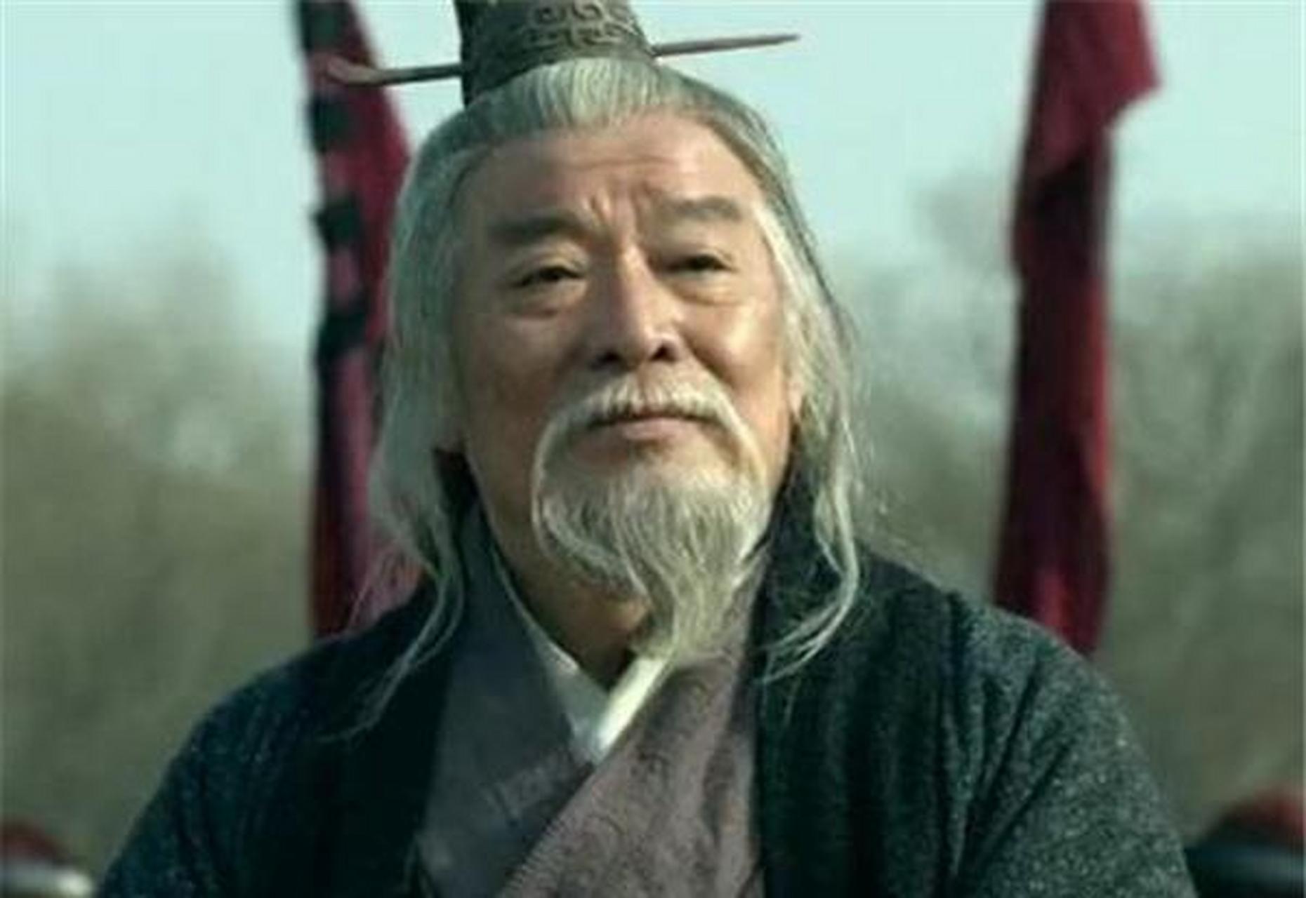 李元忠便在营外喝酒吃肉,对门卫说,国士既到,高欢却不接见,他这人可想