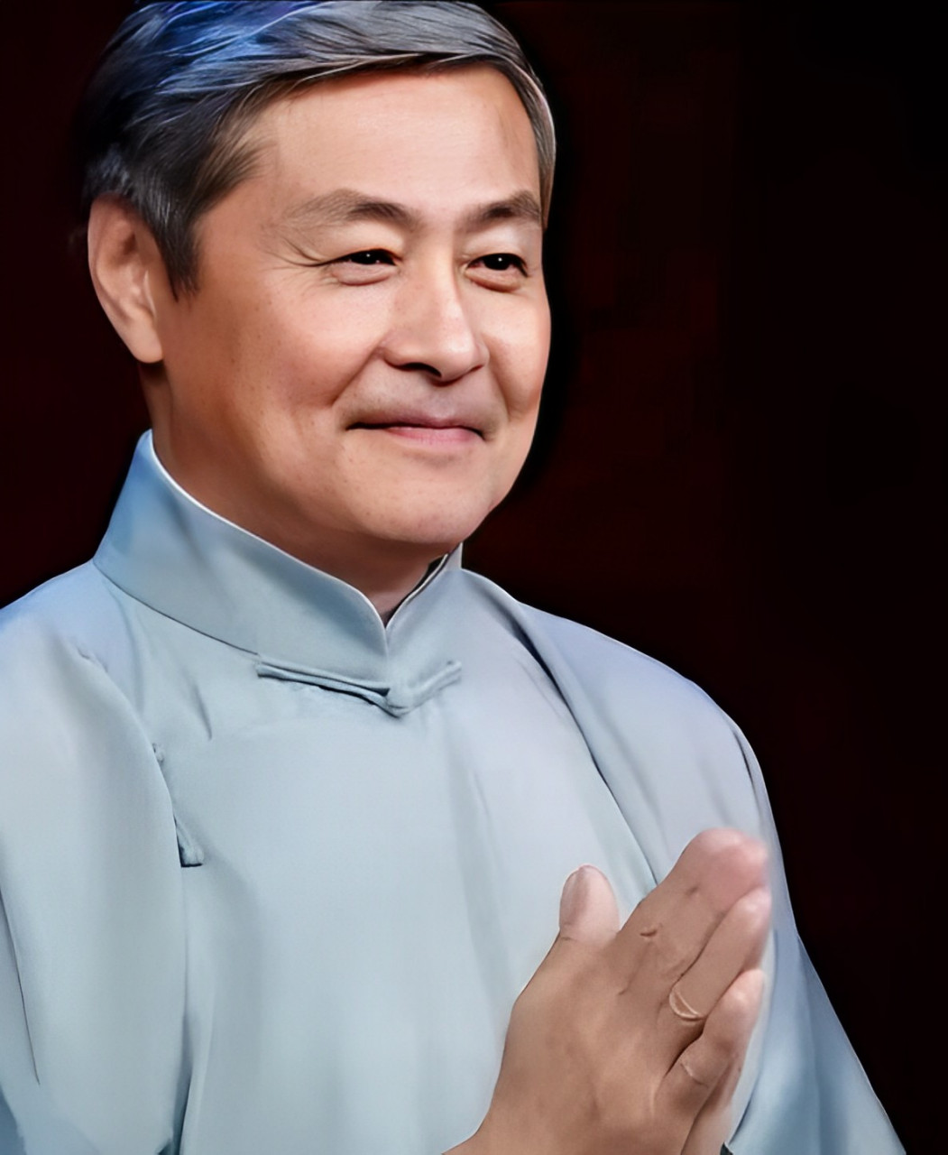 1988年,相声演员·刘伟不顾冯巩的劝阻,坚持要出国.