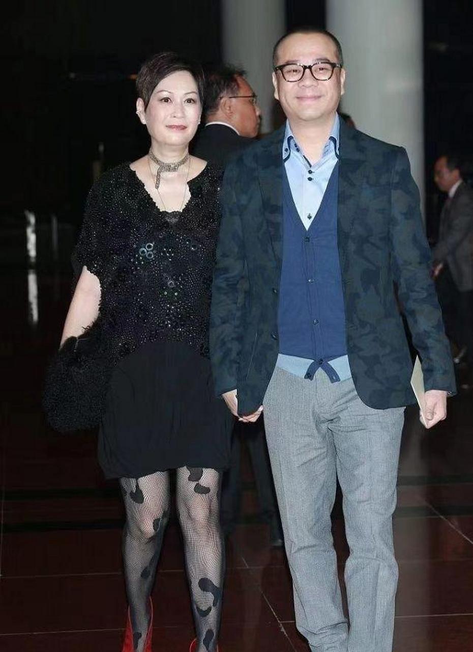 欧阳震华老婆照片图片