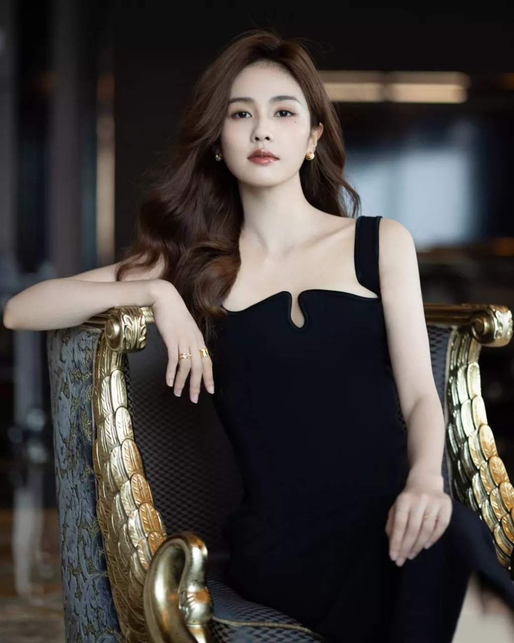 白鹿黑色连衣裙,优雅有气质!#白鹿