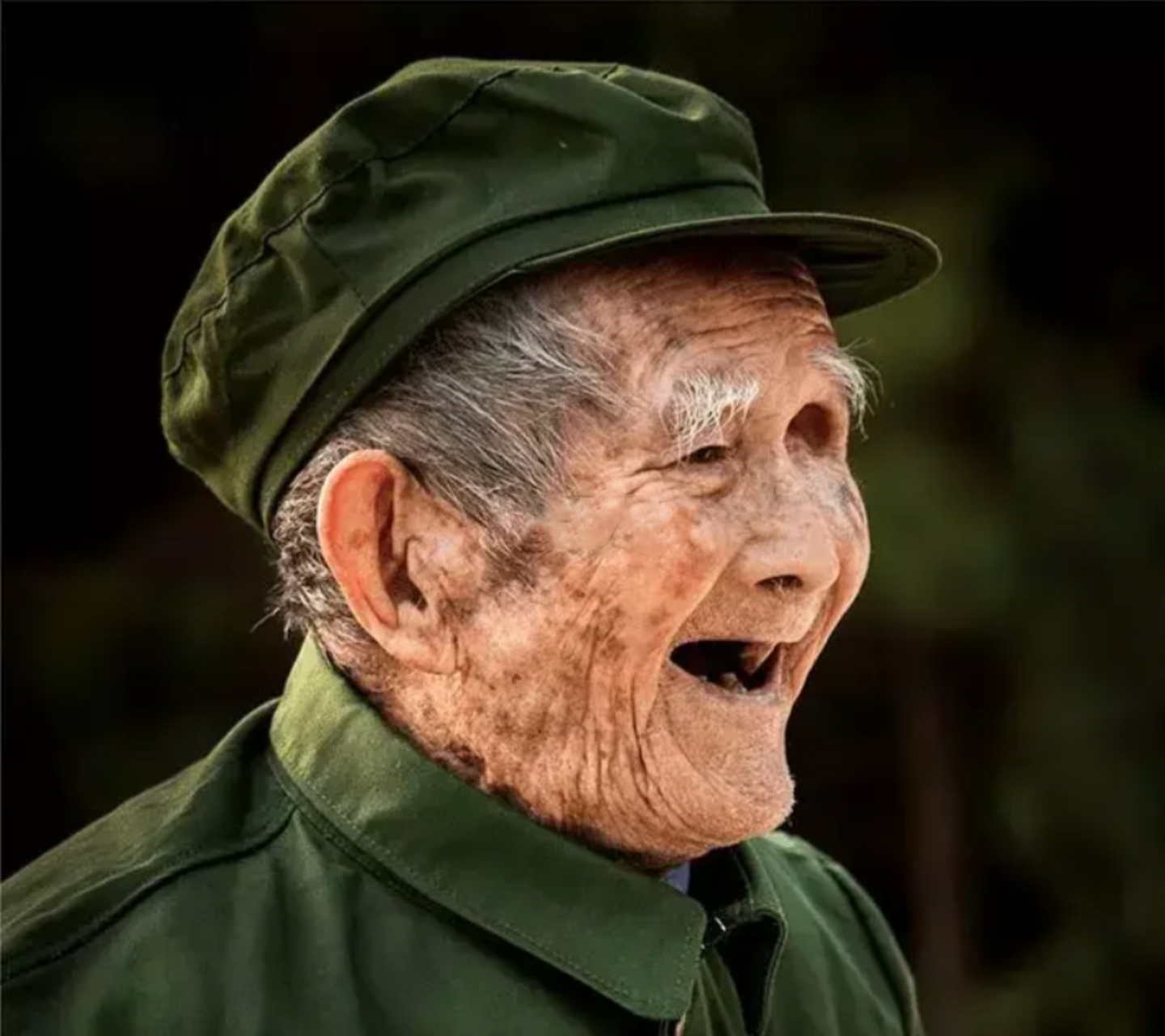 他是一位百岁的革命老兵,名为陈训杨.