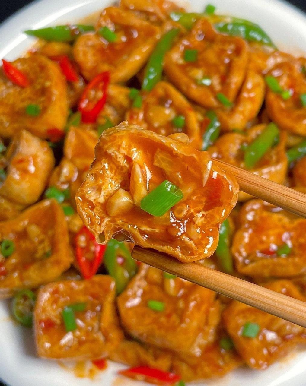 这样做的辣椒炒油豆腐,真的巨好吃? 酱香浓郁,就是有点费米饭?