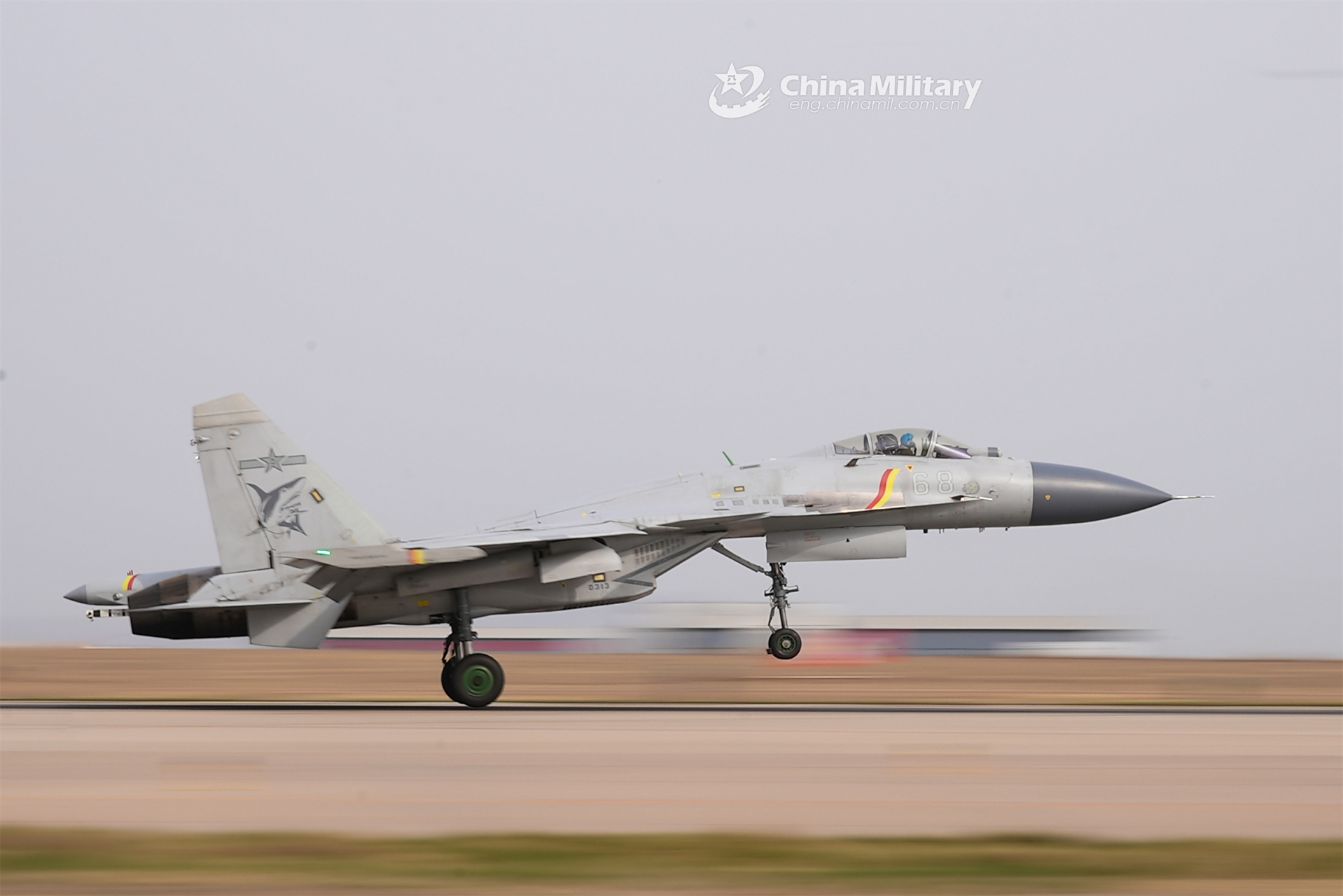 中国军网英文版,歼-15舰载战斗机的好图.