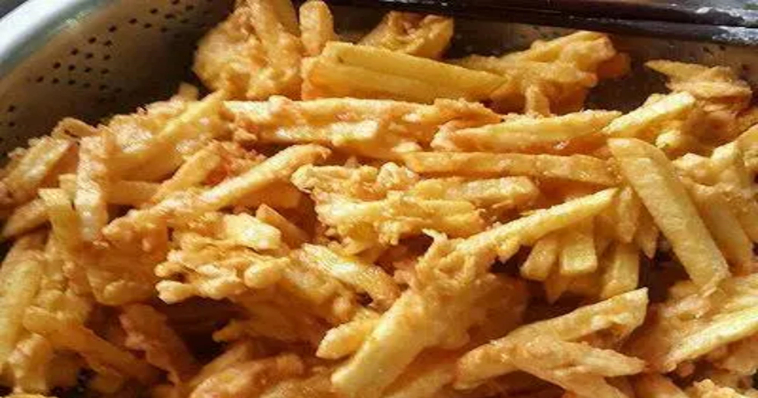 炸"酥菜",俗称"过油",是中国西南地区大多数家庭在农历二十六前后都会