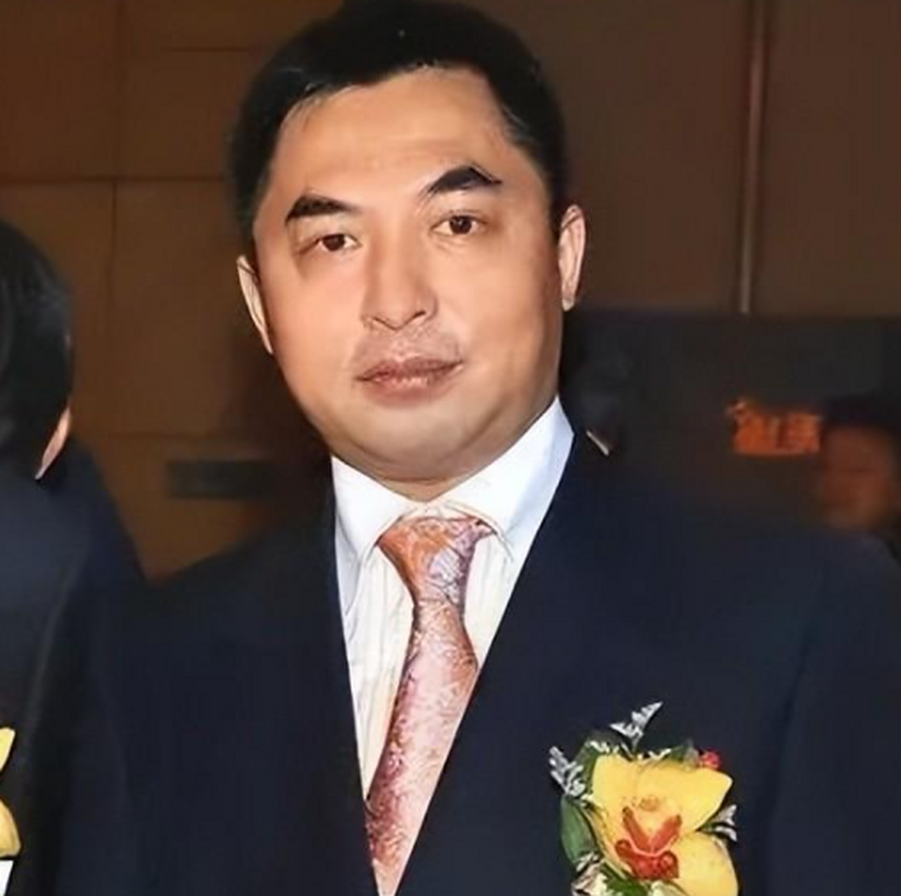 起底"天上人间"的内幕,老板覃辉很有手段,擅于空手套白狼