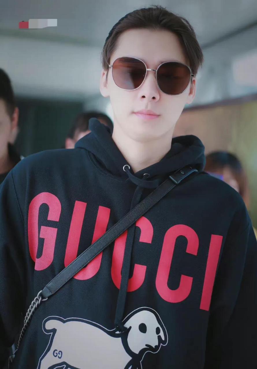 百家号星火计划# 我也没有办法不心动啊,他可是李易峰啊,穿卫衣顺毛