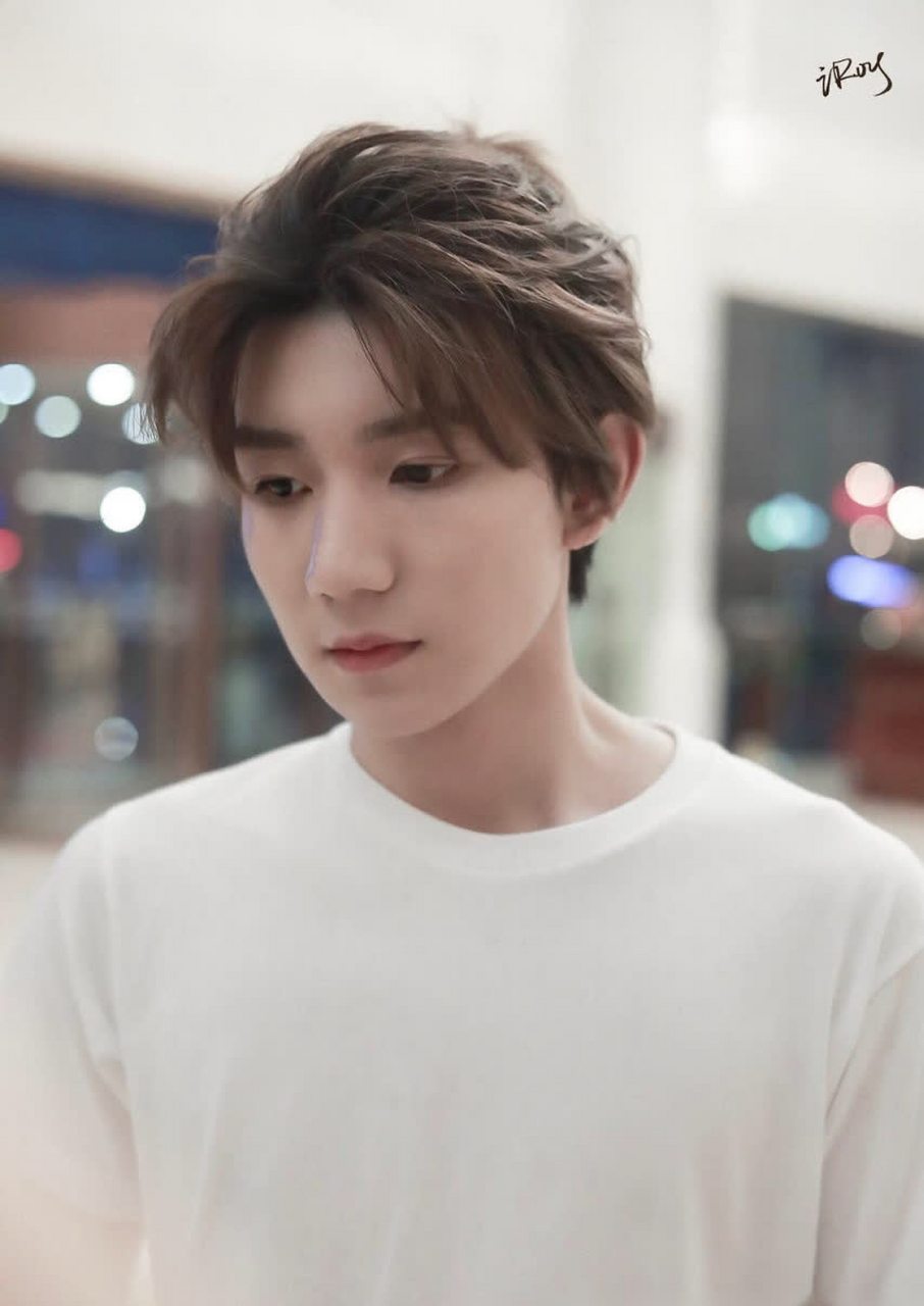 那些年,王源的锡箔烫,苹果发,小卷发,长刘海……你最喜欢哪位袁哥呢?