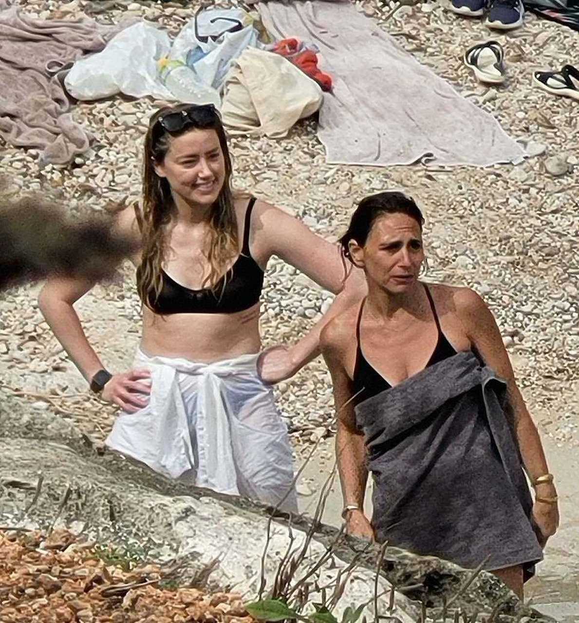 "海后"艾梅柏·希尔德和前夫约翰尼·德普前几个月打官司打得很凶,海