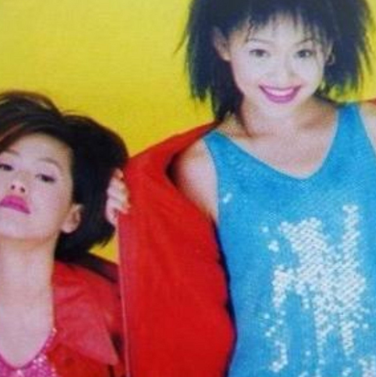 大s和小s的土味杀马特造型,好像80年代洗剪吹发廊女郎,不忍直视啊!