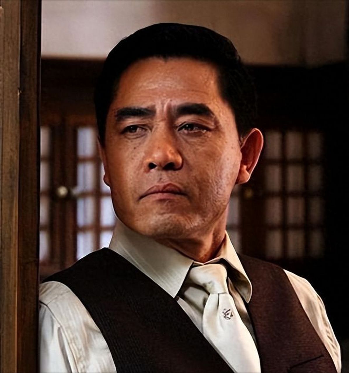 说起国内电影史上陈宝国曾经30多次影帝,老百姓心中的老戏骨.