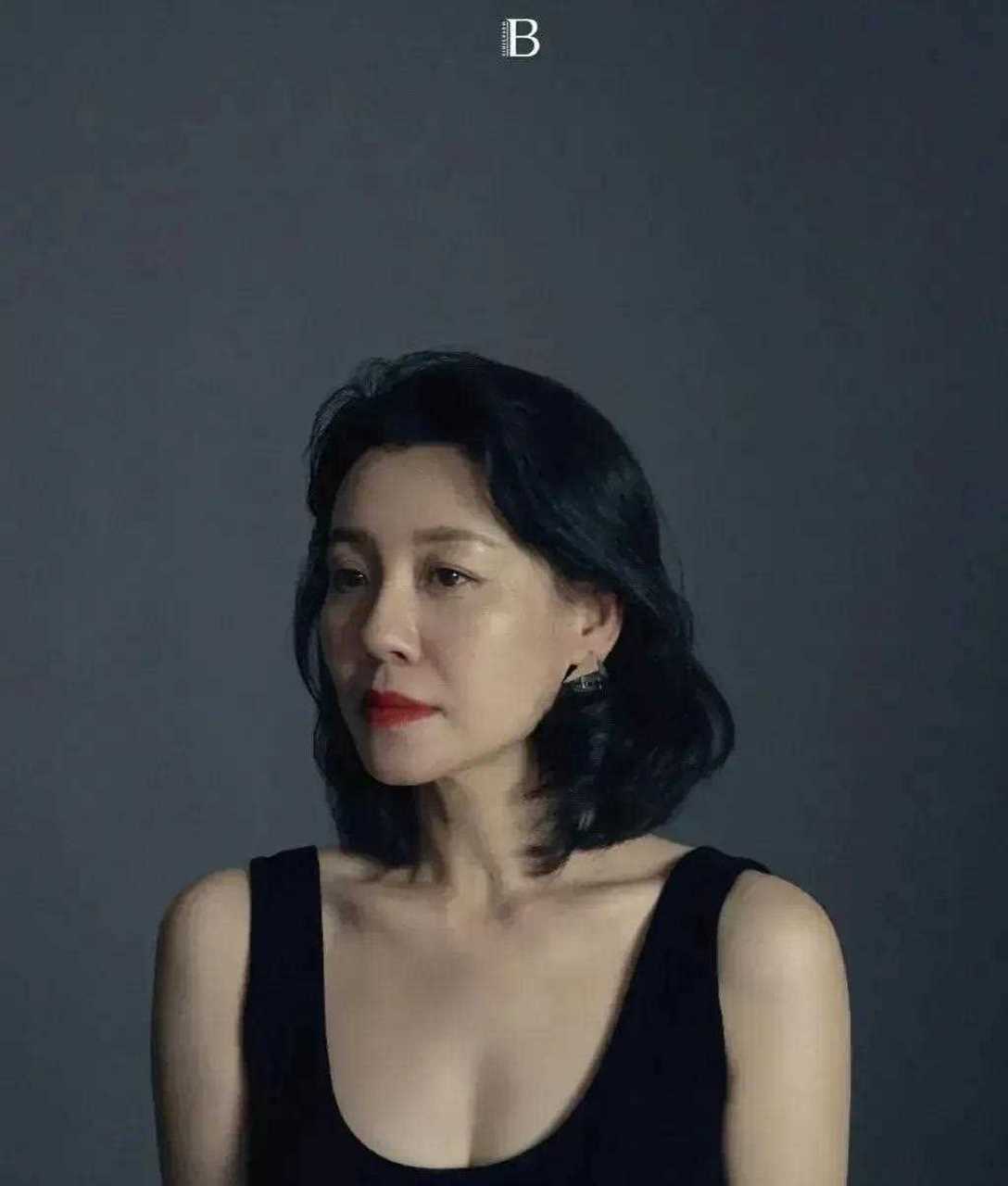 丰韵唯美,温柔明媚,1974年4月13日出生于北京,中国内地女演员,毕业于