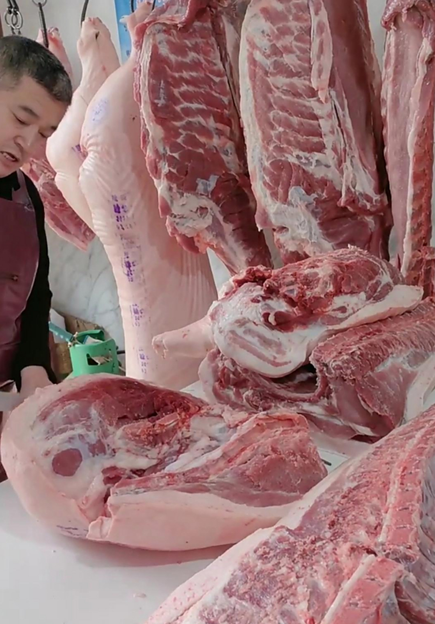 这是我们农村的大笨猪肉,吃着可香了!