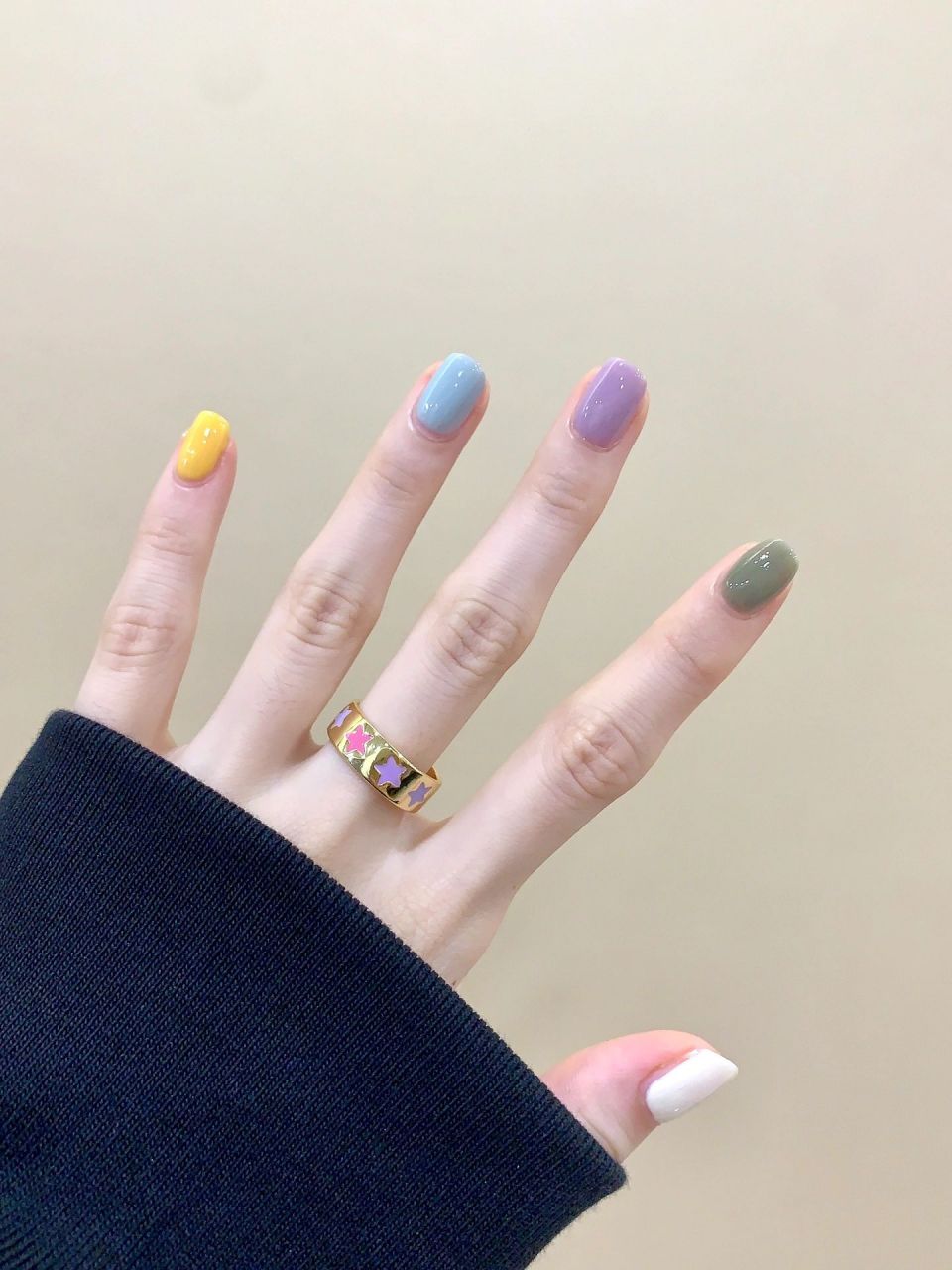 夏日多巴胺 彩虹色系纯色美甲 属低饱和色系,就不怎么挑肤色 喜欢的宝