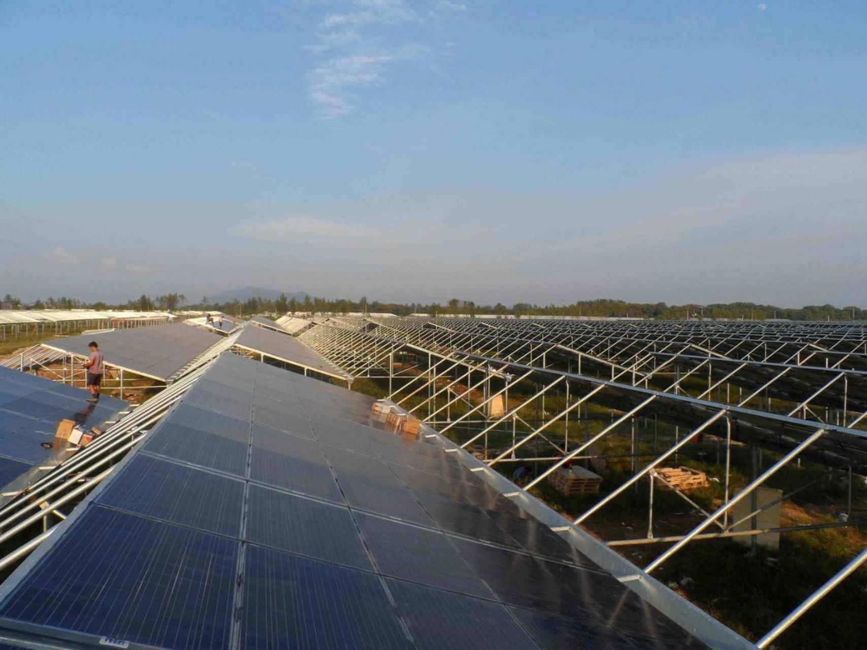 光伏温室大棚支架#  光伏太阳能温室大棚是一种新型的温室大 .