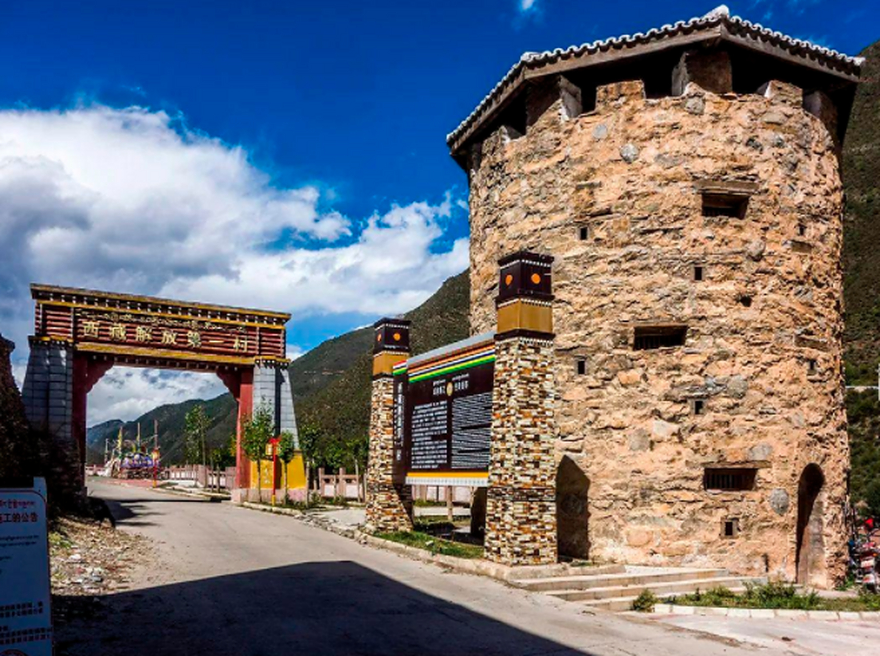 纪念馆以及位于岗托镇的"全国爱国主义教育示范基地"十八军军营旧址