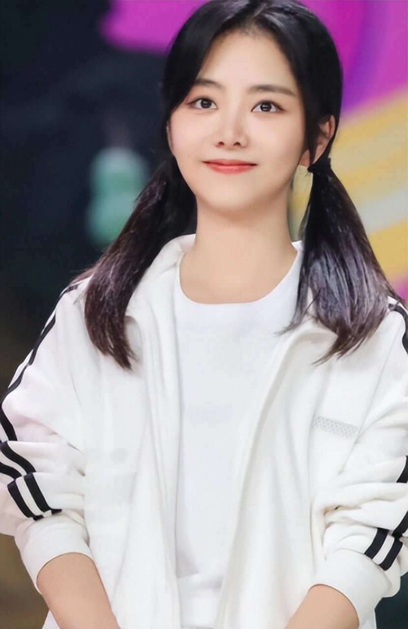 谭松韵虽然她的年龄在美女如云的娱乐圈里算是大的,但长相一直都没