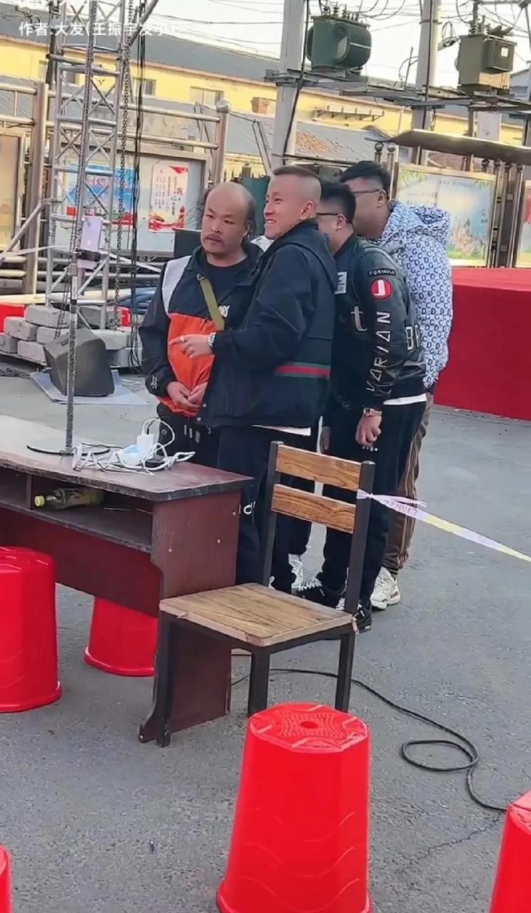 【延吉二哥参加网红婚礼被热捧】快手腰部网红老疤结婚,选在当地最好