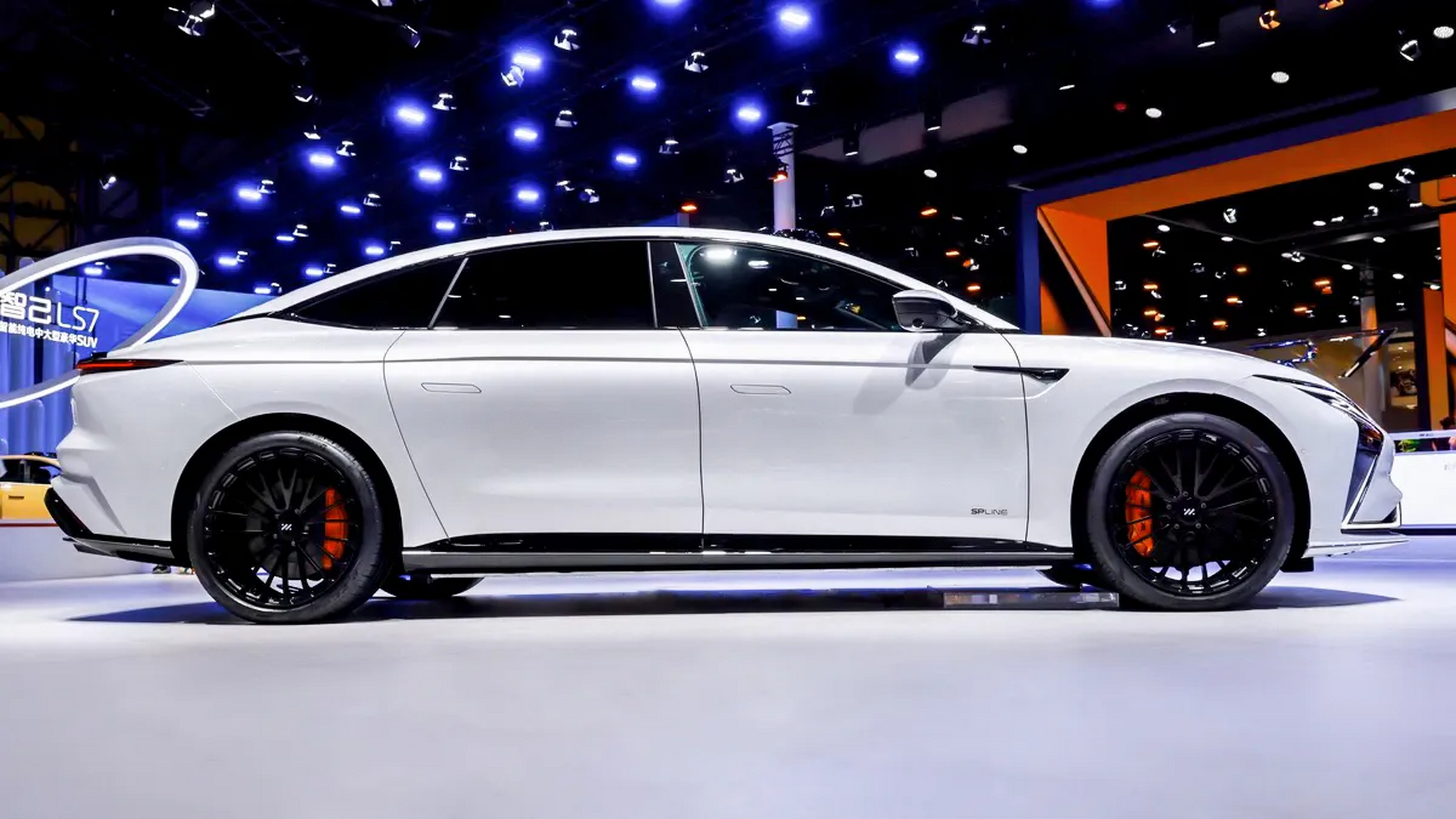 限量版#智己l7# 惊喜亮相#上海车展#  搭载全新sp line套件: -sp201