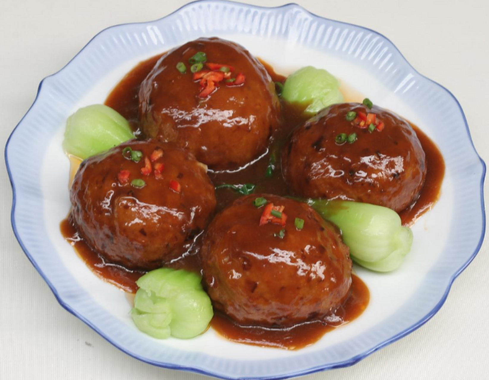 中国国宴超级好吃的经典名菜 扬州狮子头 扬州狮子头,是江苏经典传统