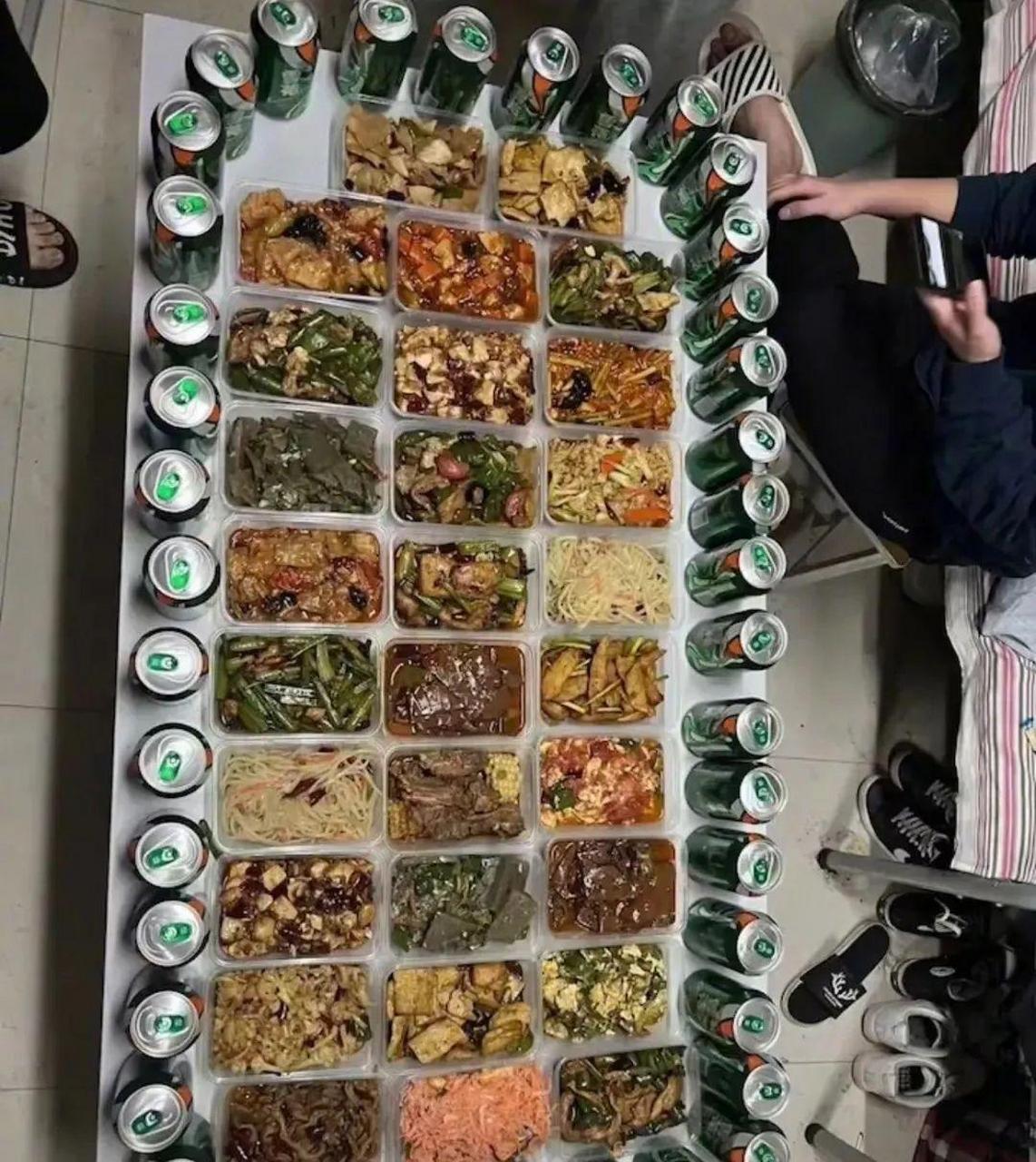 网友:这是宿舍聚餐天花板吧 #趣图搞笑