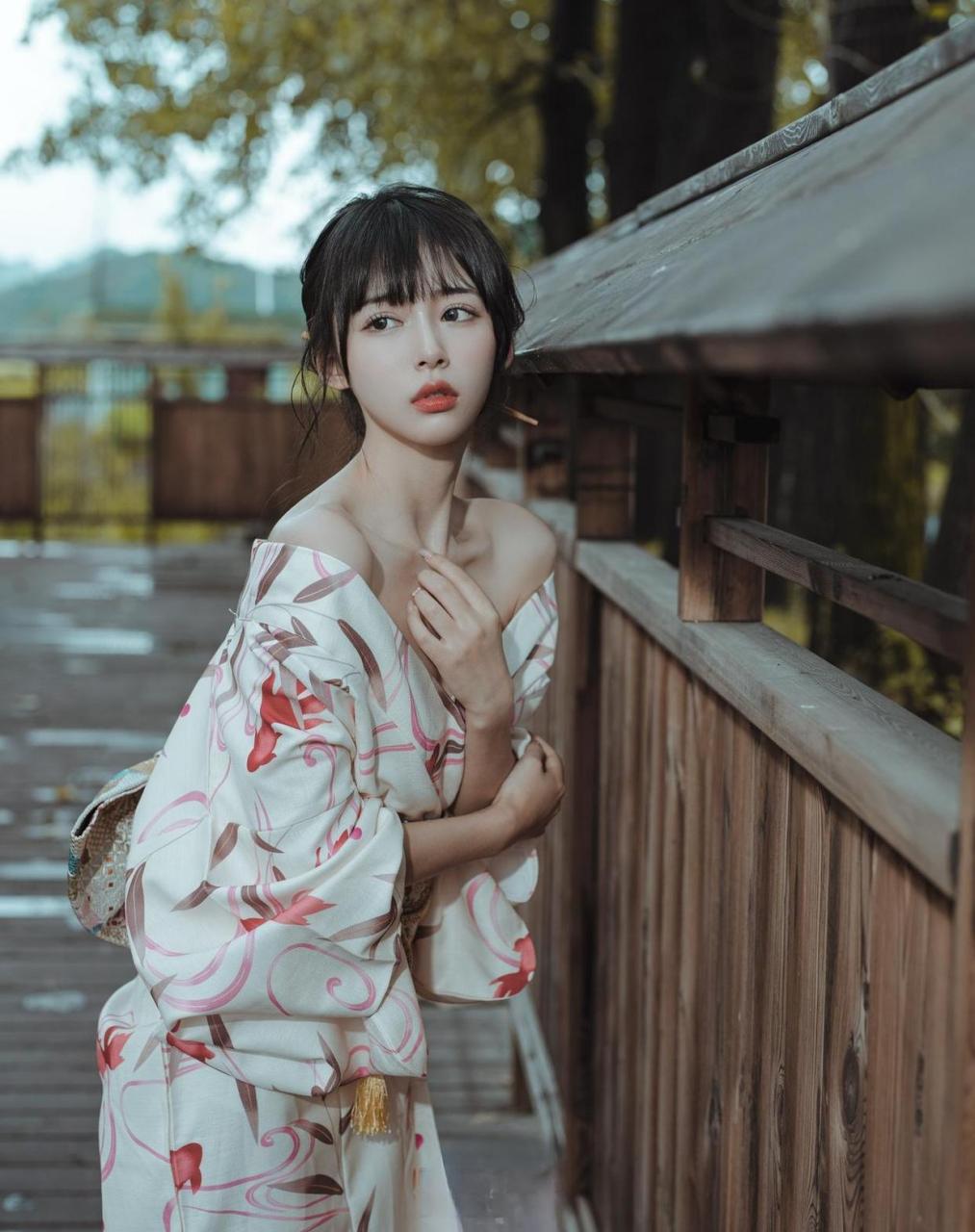 高颜值少女和服写真