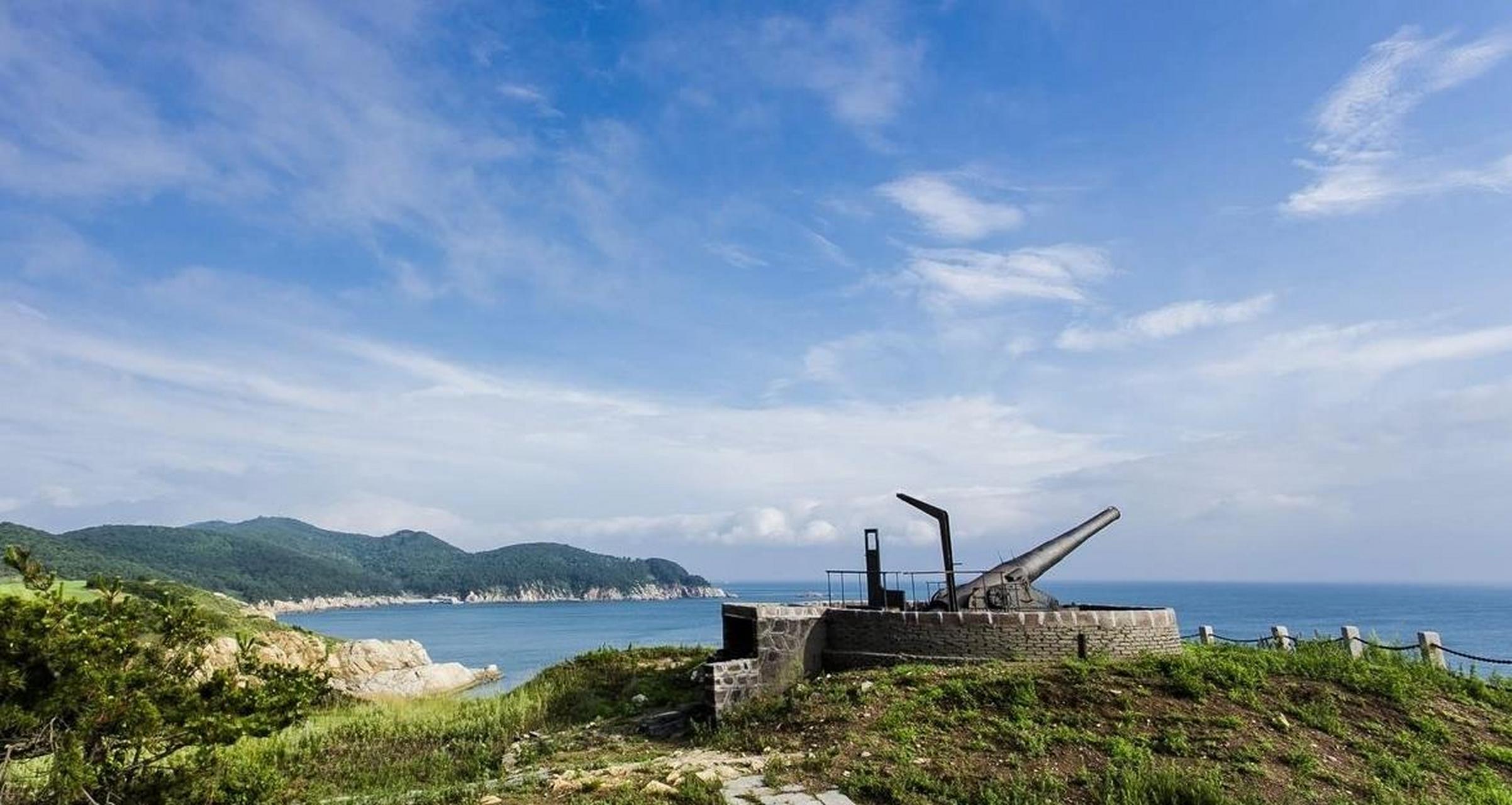 刘公岛,位于中国山东省威海市,是威海湾内的一座小岛.