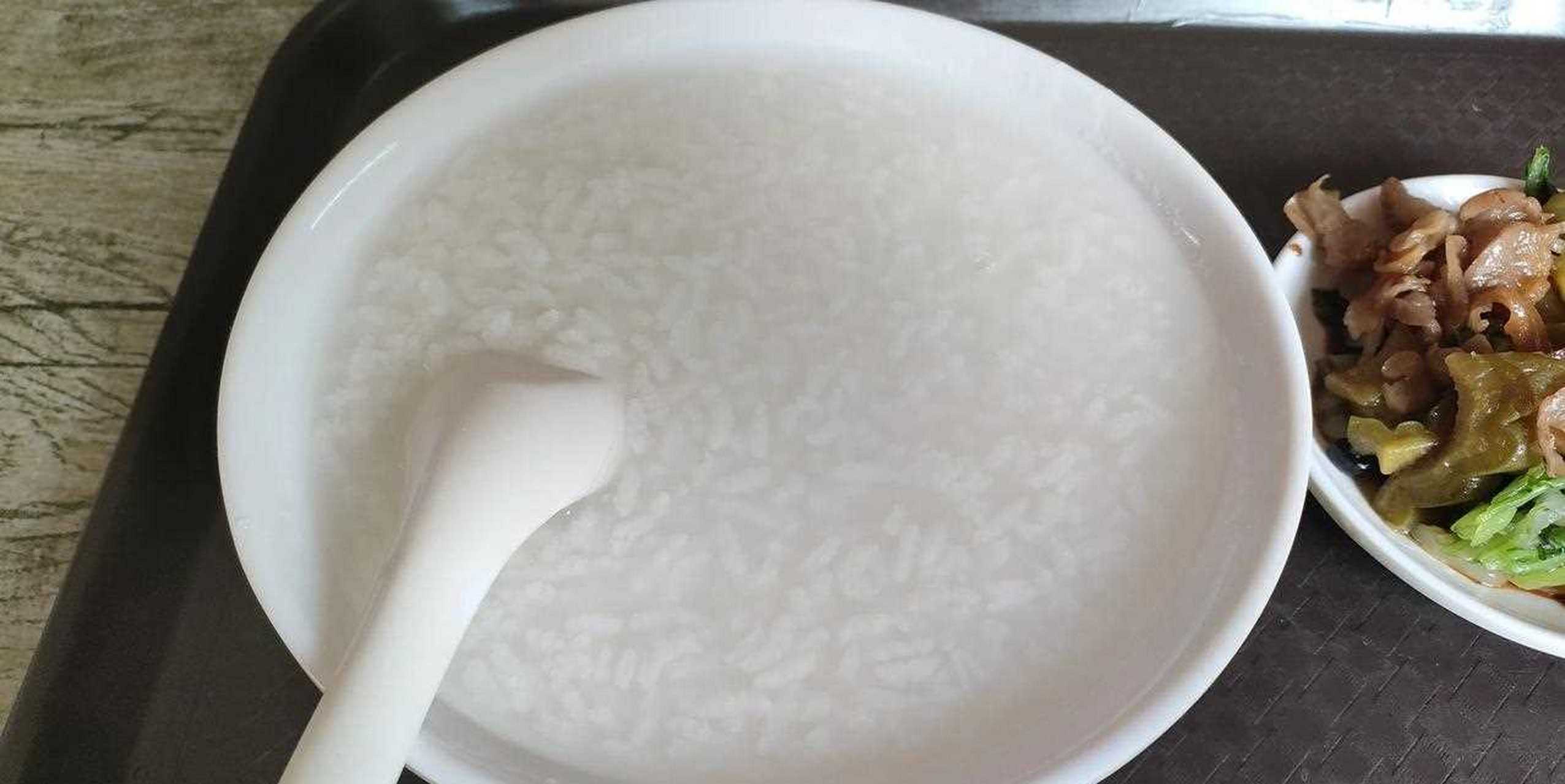 近几天胃不舒服,稀饭养胃,本来很不喜欢早餐吃白稀饭的,奈何胃不接受