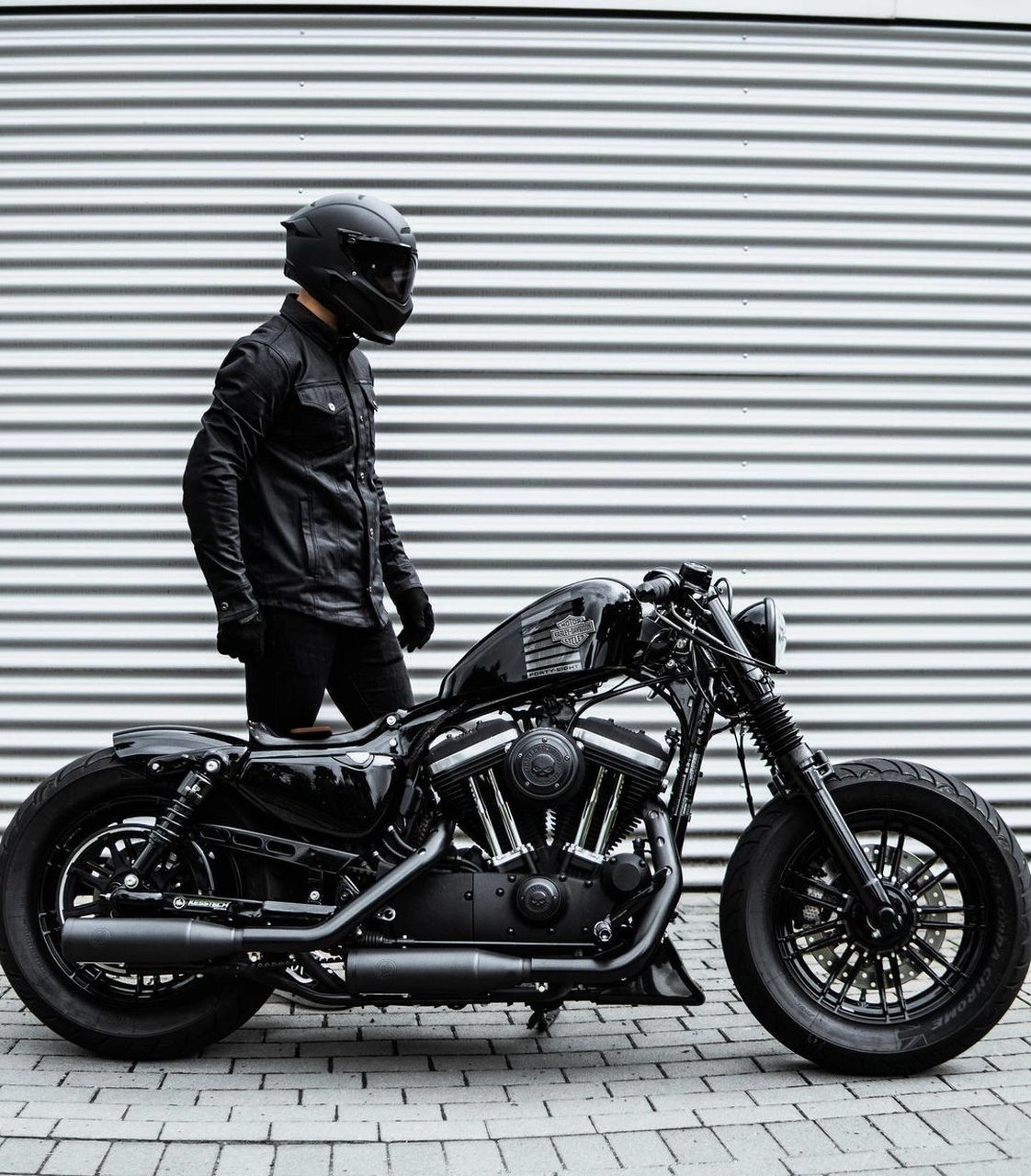 哈雷戴维森 硬汉883 美式巡航 复古车 人生总该有辆摩托,淡然的幸福