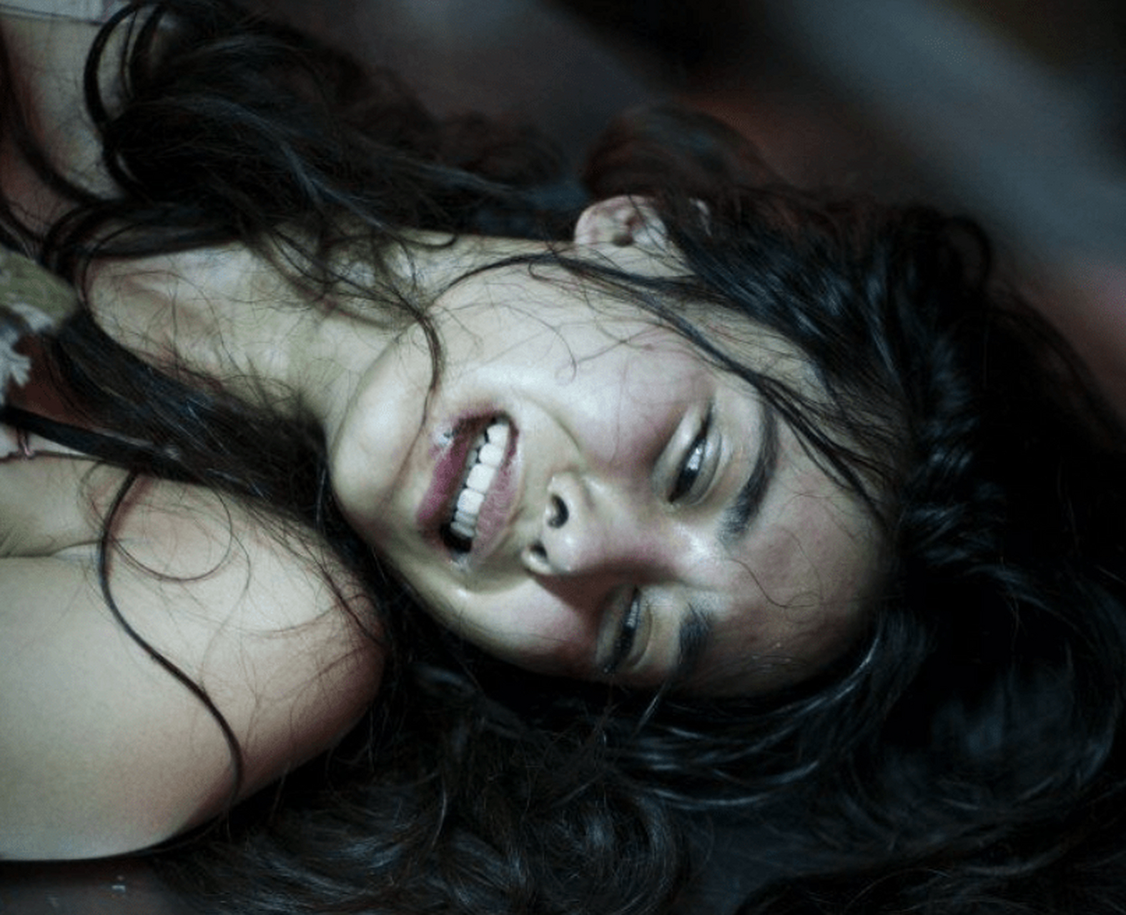 一种恶的生产却用极度的美去演绎.咔嚓,表情很到位,很完美.