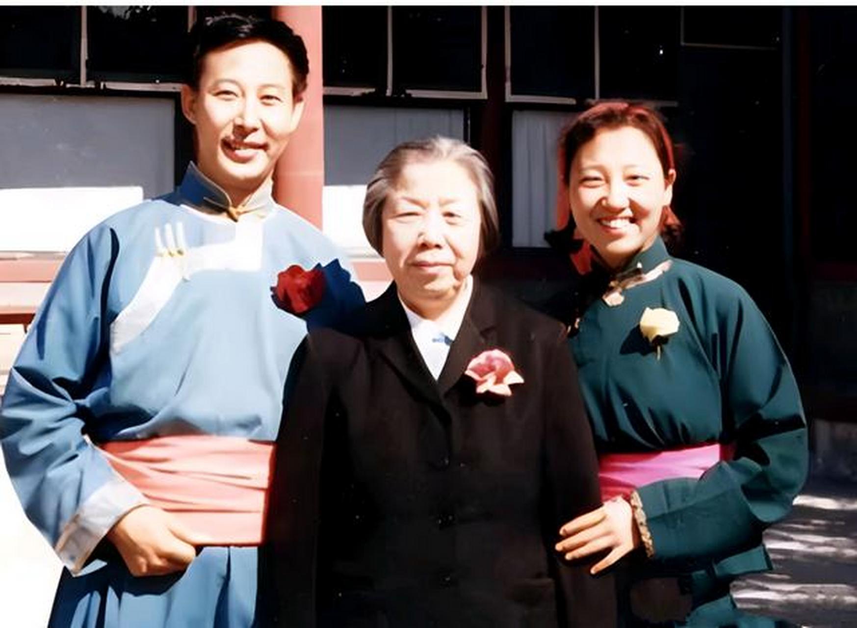 1978年,周总理侄女周秉建遇到拉苏荣后,引起了争议,当邓妈妈听说此事