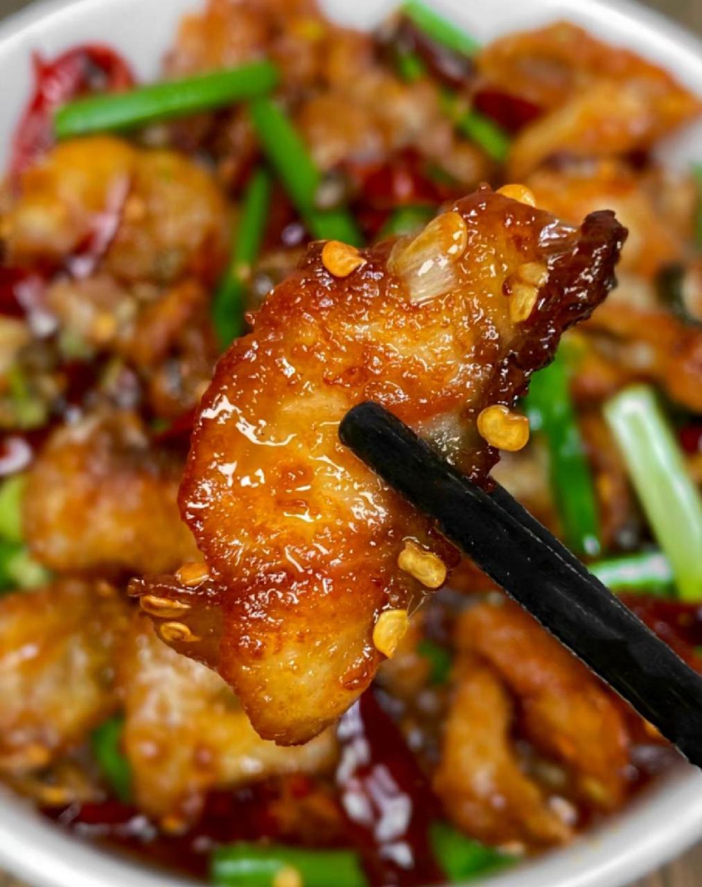 还得是我妈这个香辣鱼片真的好吃了 客人都赞不绝口 黑鱼片炸得焦香