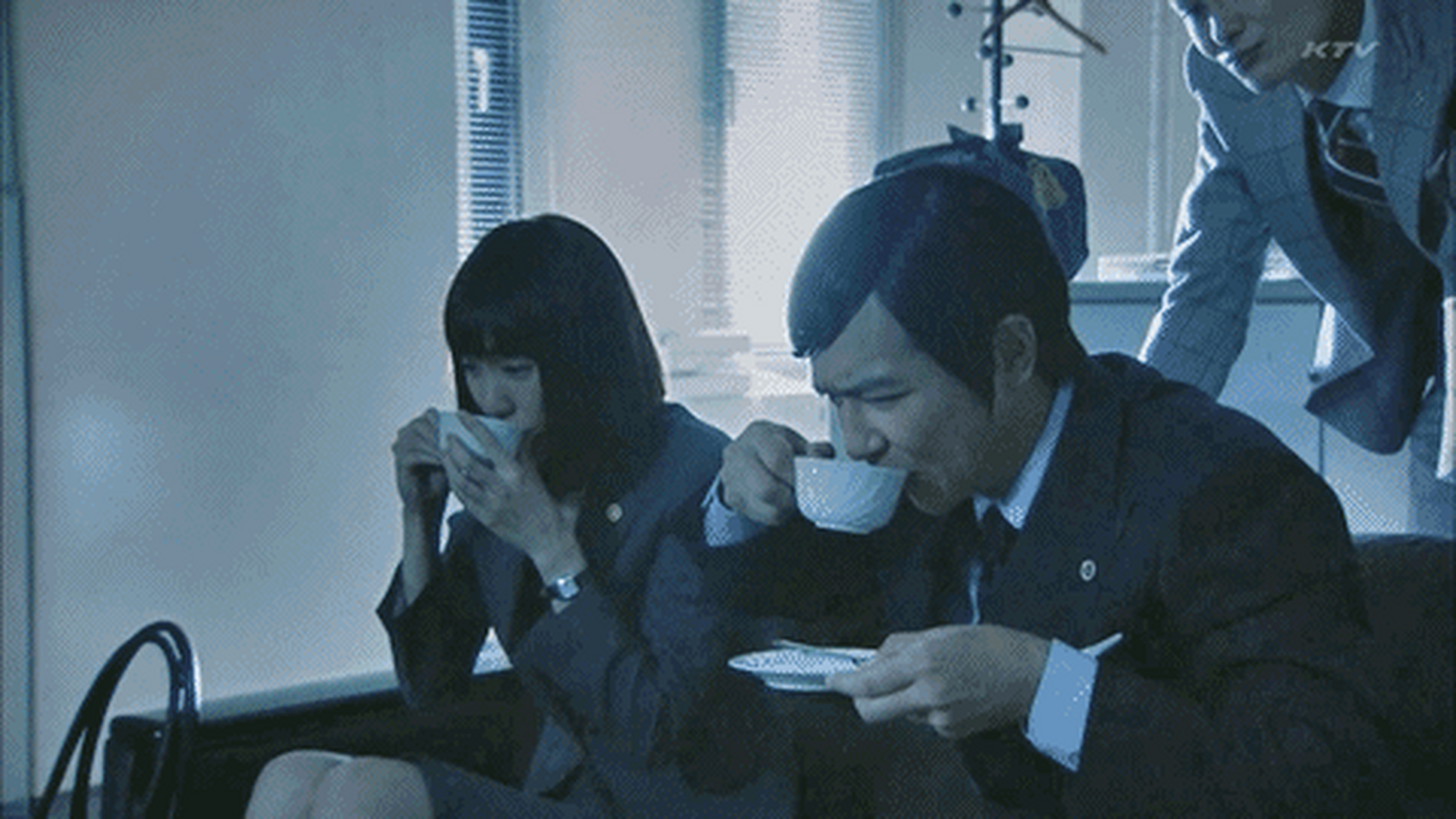 堺雅人2008年凭借《笃姬》斩获东京国际电视剧节最佳男配角奖.