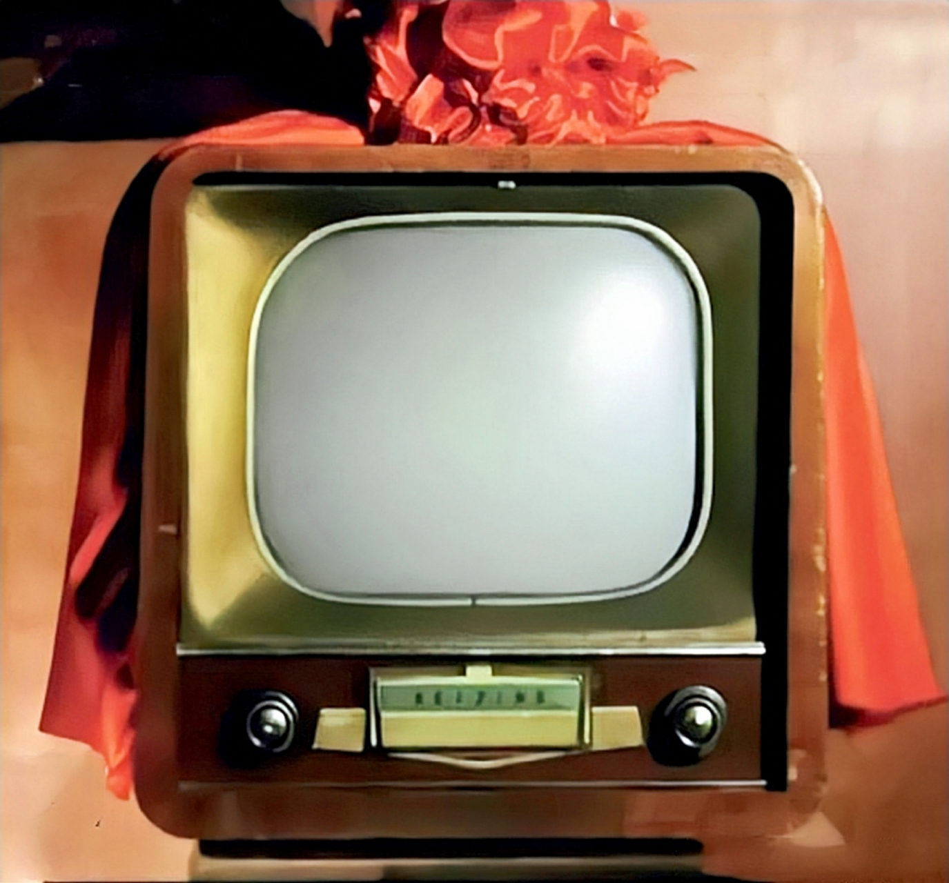 这是中国第一台国产黑白电视.